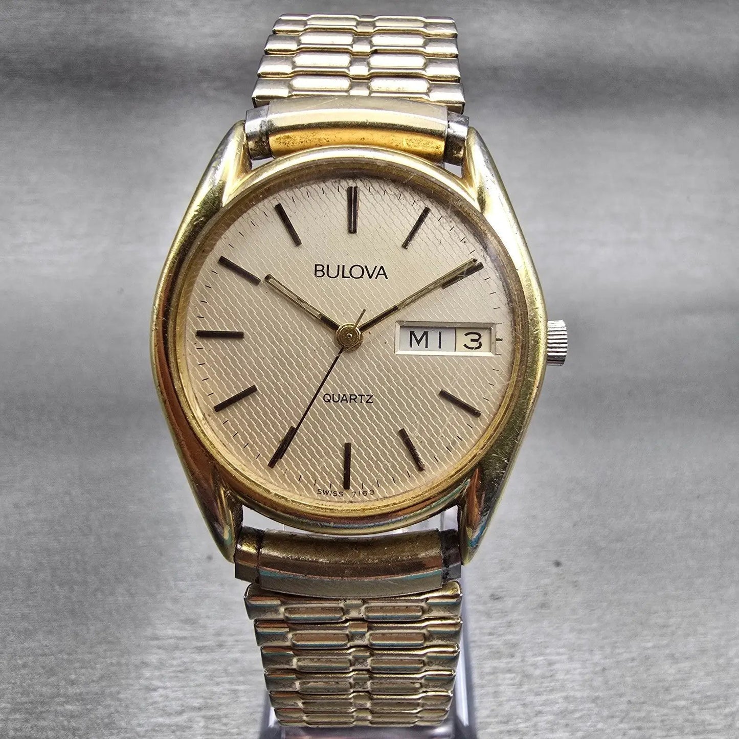 Bulova Watch Men 32mm Champagne Dial Gold Tone Daydate Round 7163 New Battery0