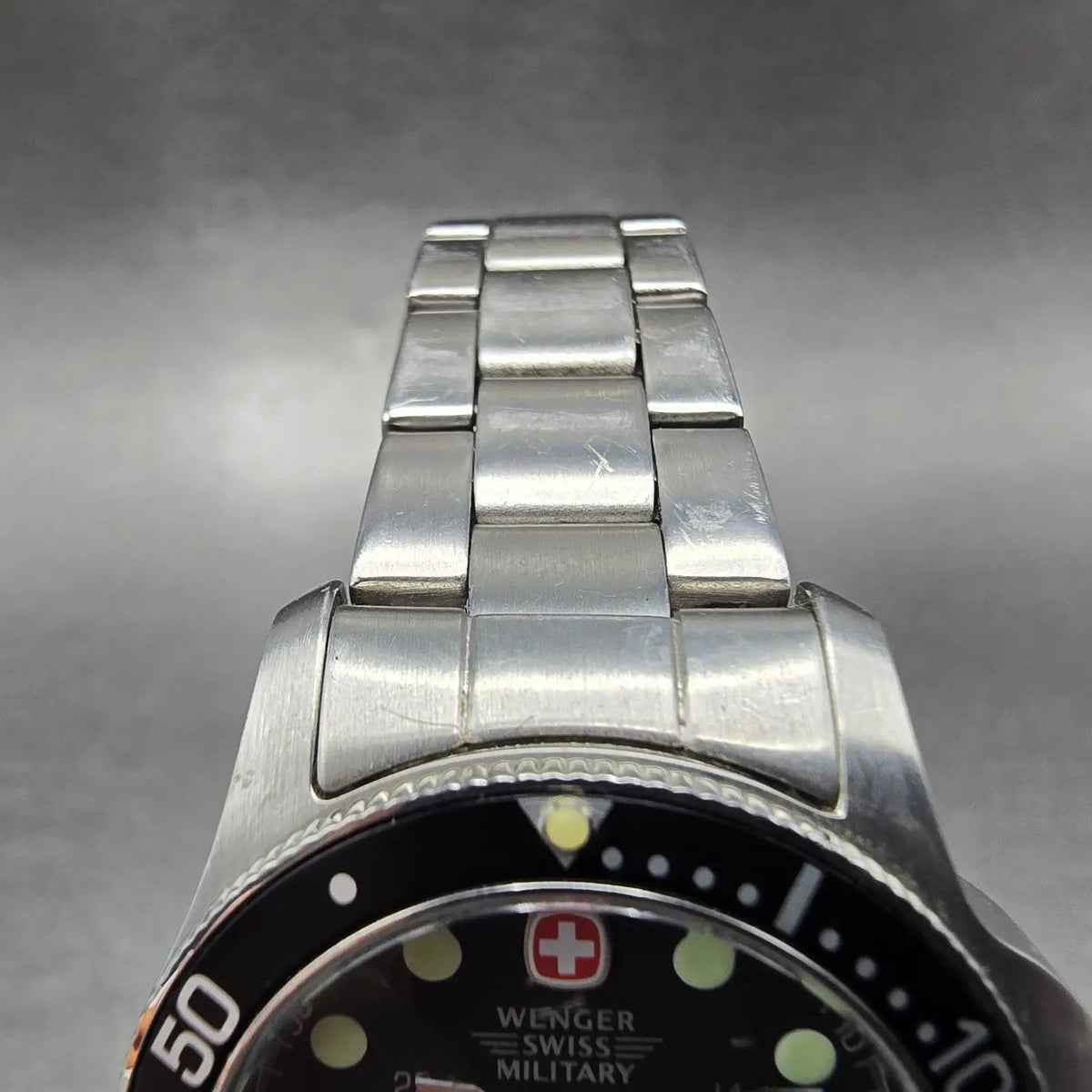 Wenger Battalion Dive Watch Women 30mm Black Dial Silver Date Round 79174 NewBat4