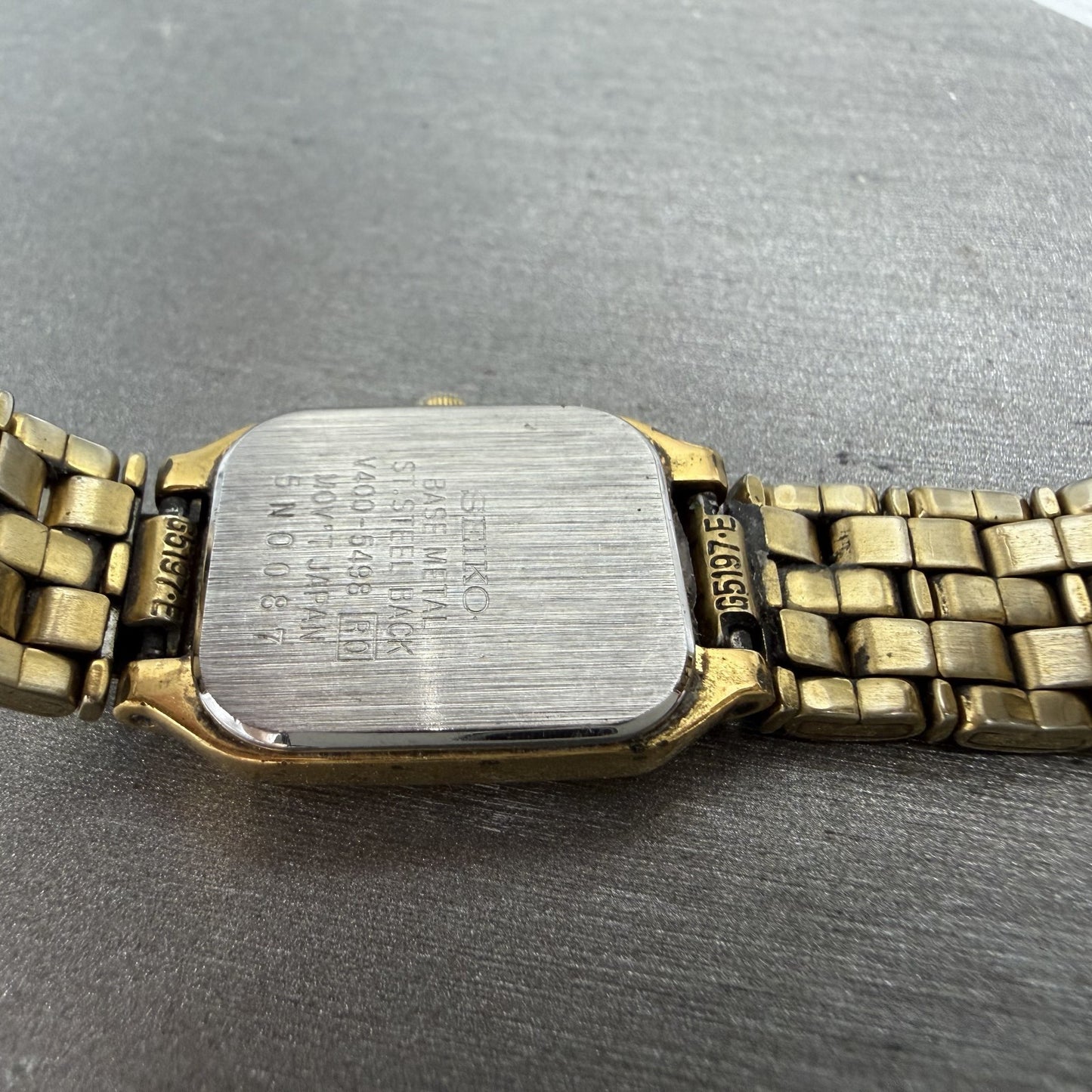 Seiko Tank Watch Women 17mm Black Dial Gold Tone Rectangle V400-5498 New Batt HJ9