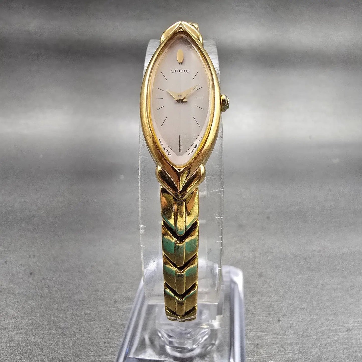 Seiko Watch Women 14mm White Dial Gold Tone Oval 2E20-7489 New Battery Vintage5