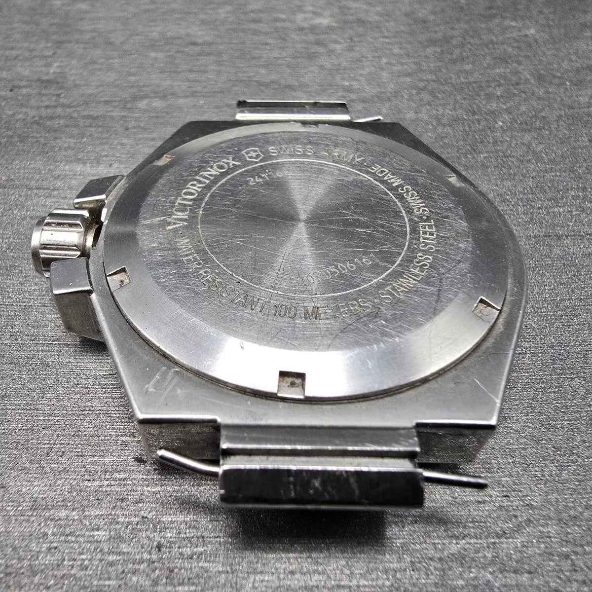 Victorinox Swiss Army Convoy Watch Men 42mm Yellow Dial Stee Date 241164 PARTS9