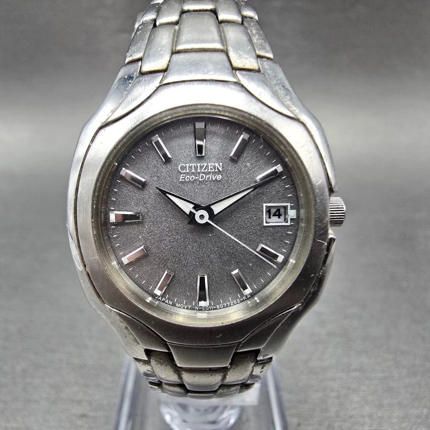 Citizen Eco-Drive Watch Women 25mm Gray Dial Steel Date READ!! E011-S049601 Runs0