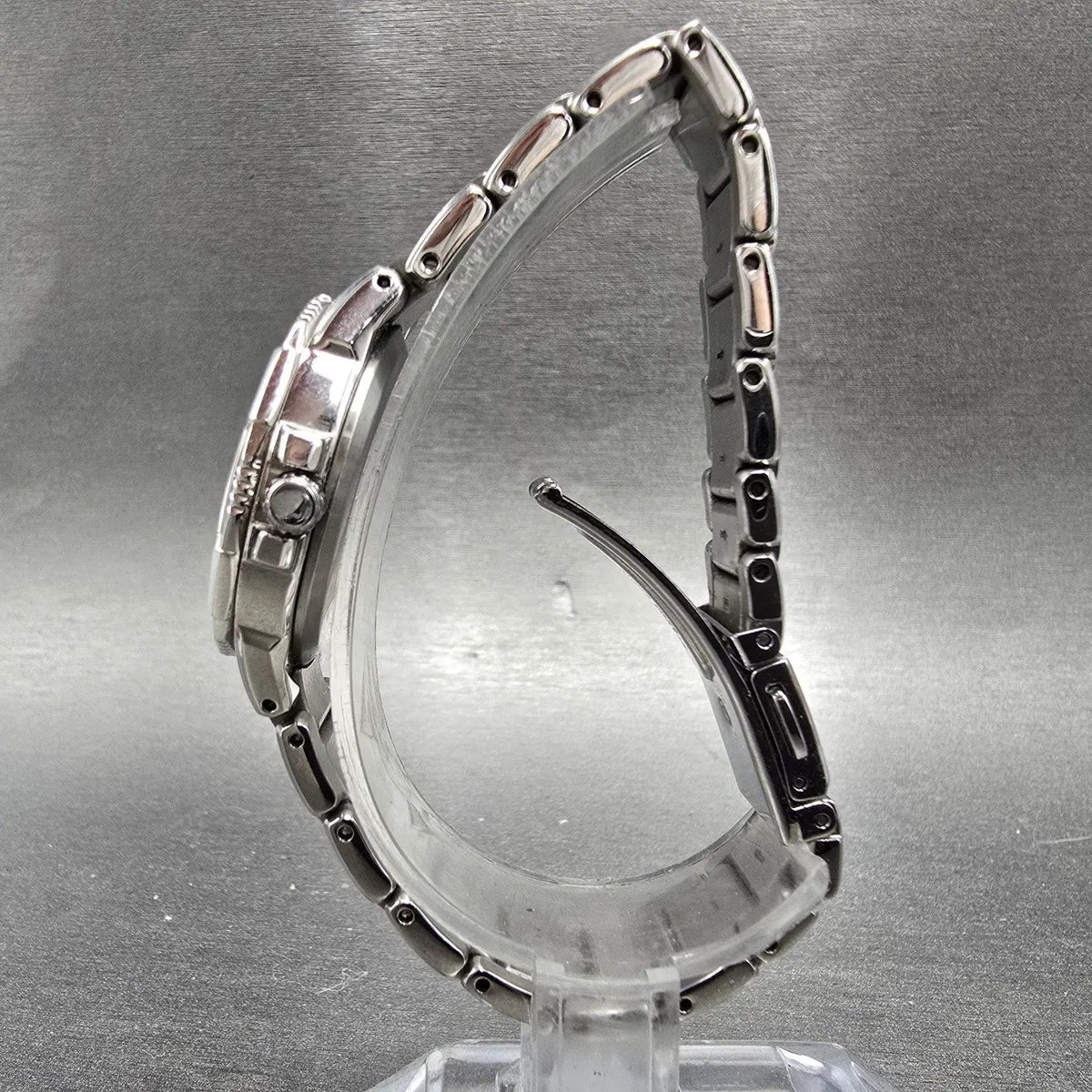 Citizen Eco-Drive Riva Watch Women 30mm Silver Dial Silver Date Diamonds Works6