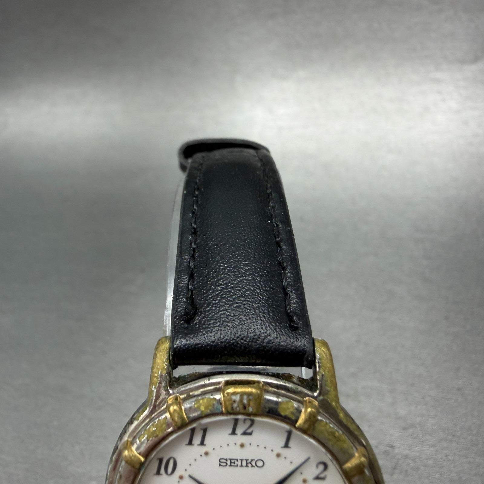 Seiko Watch Women 29mm White Dial Two Tone Round V701-1990 New Battery Vintage4