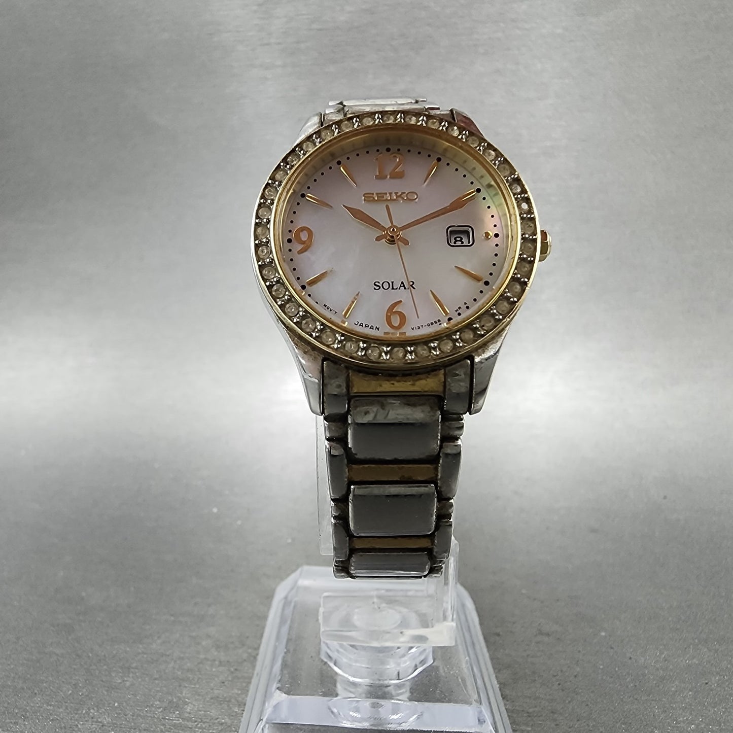 Seiko Solar Watch Women 28mm MOP Dial Two tone Date Round V1370AA0 Runs5