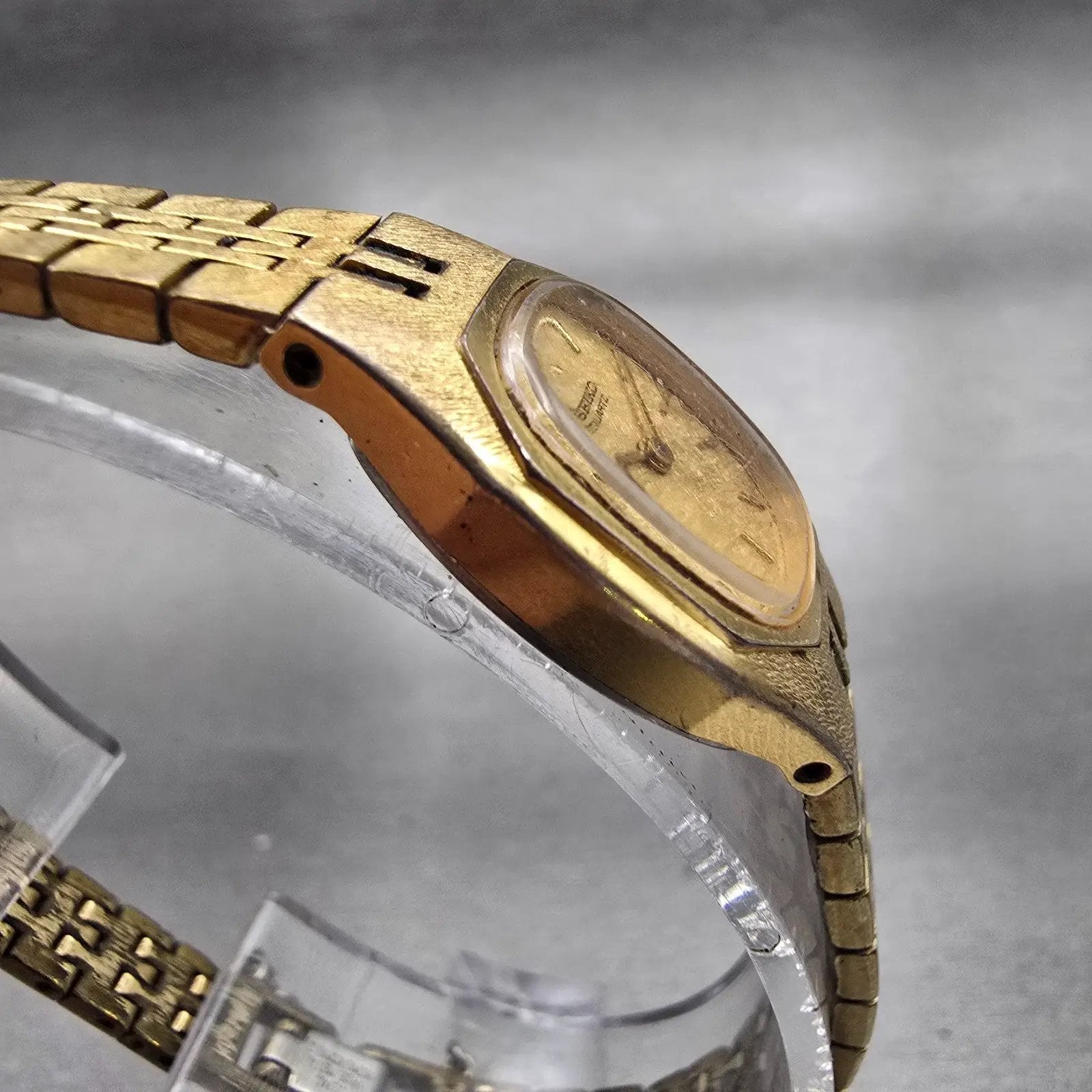 Seiko Watch Women 16mm Gold Dial Gold Tone Oval 2C20-5749 New Battery Vintage3