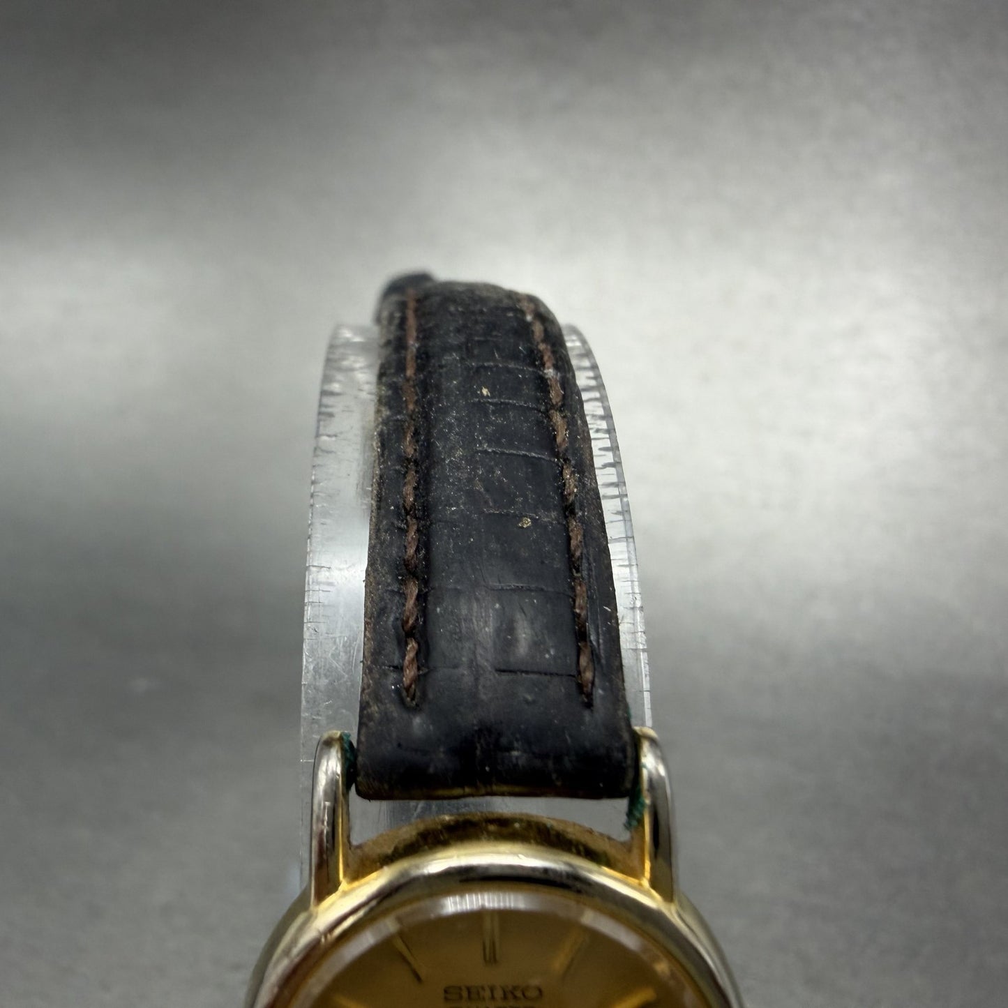 Seiko Watch Women 20mm Gold Dial Gold Tone Round 2y00-0A19 New Battery Vintage4