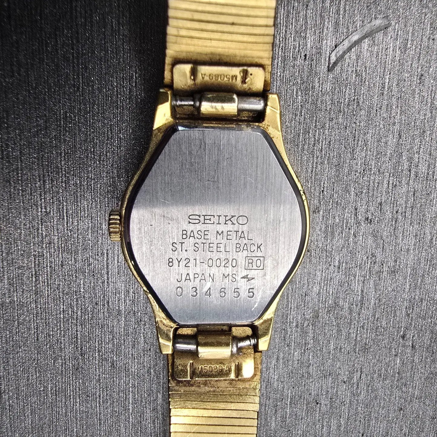 Seiko Watch Women 20mm Gold Dial Gold Tone Oval 8Y21-0020 New Battery Vintage10