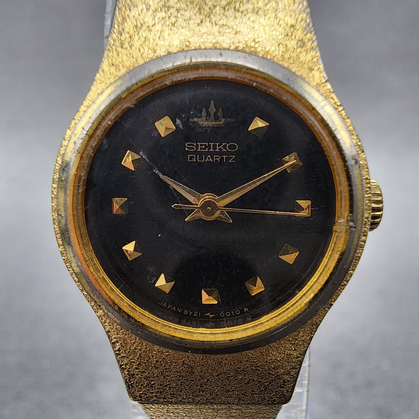 Seiko Watch Women 20mm Black Dial Gold Tone Round 8Y210020 New Battery1