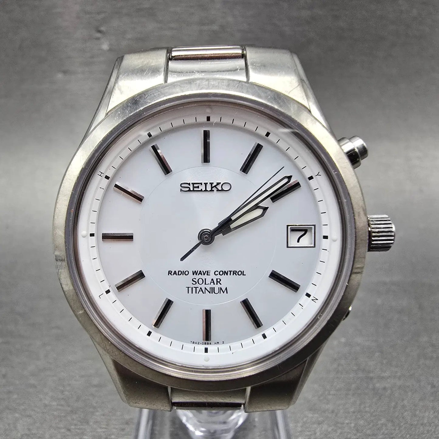 Seiko Atomic Solar Watch Men 39mm White Dial Titanium Date Round 7B42-0AN0 PARTS0