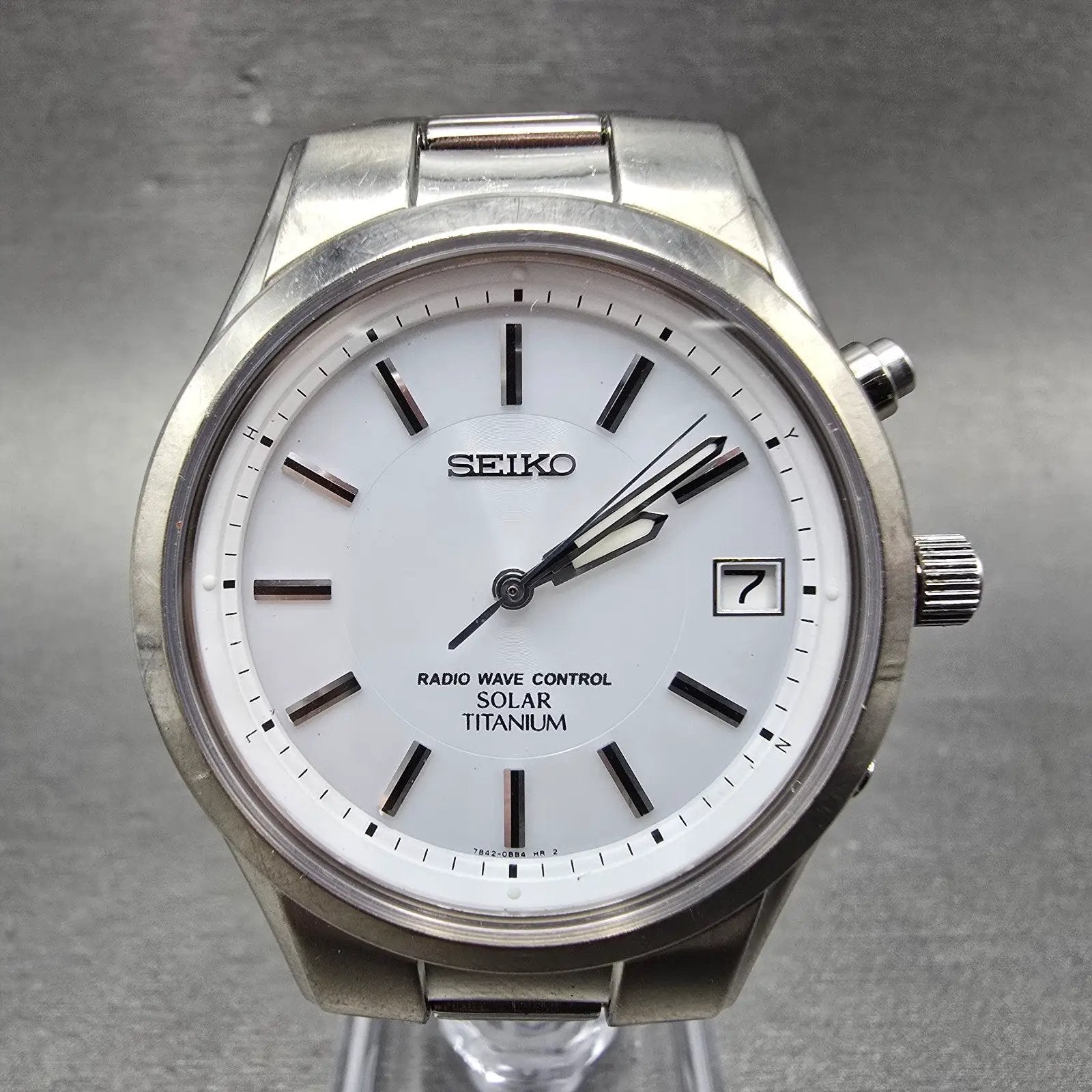 Seiko Atomic Solar Watch Men 39mm White Dial Titanium Date Round 7B42-0AN0 PARTS0