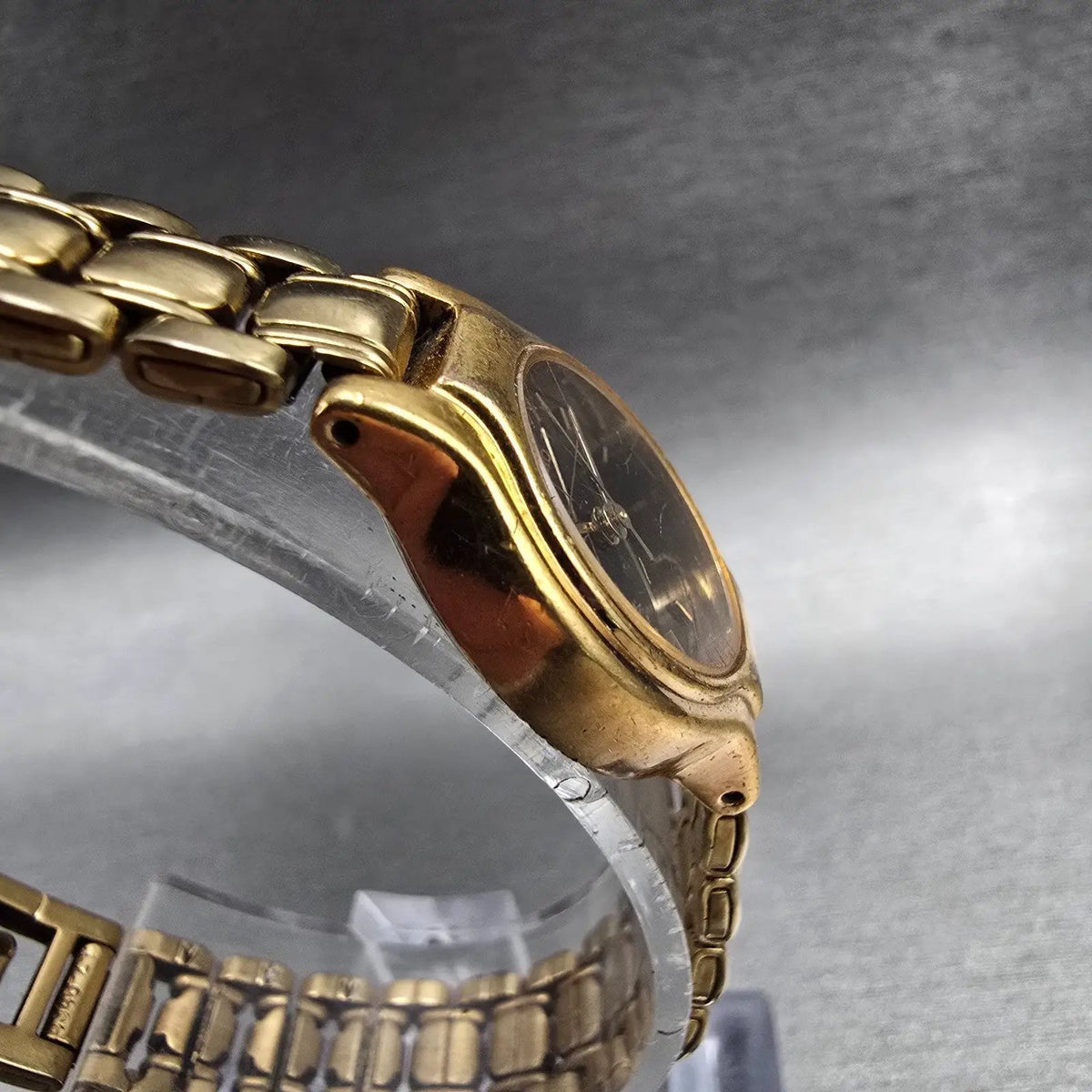Seiko Watch Women 19mm Black Dial Gold Round V401-0289 New Battery Vintage JP563