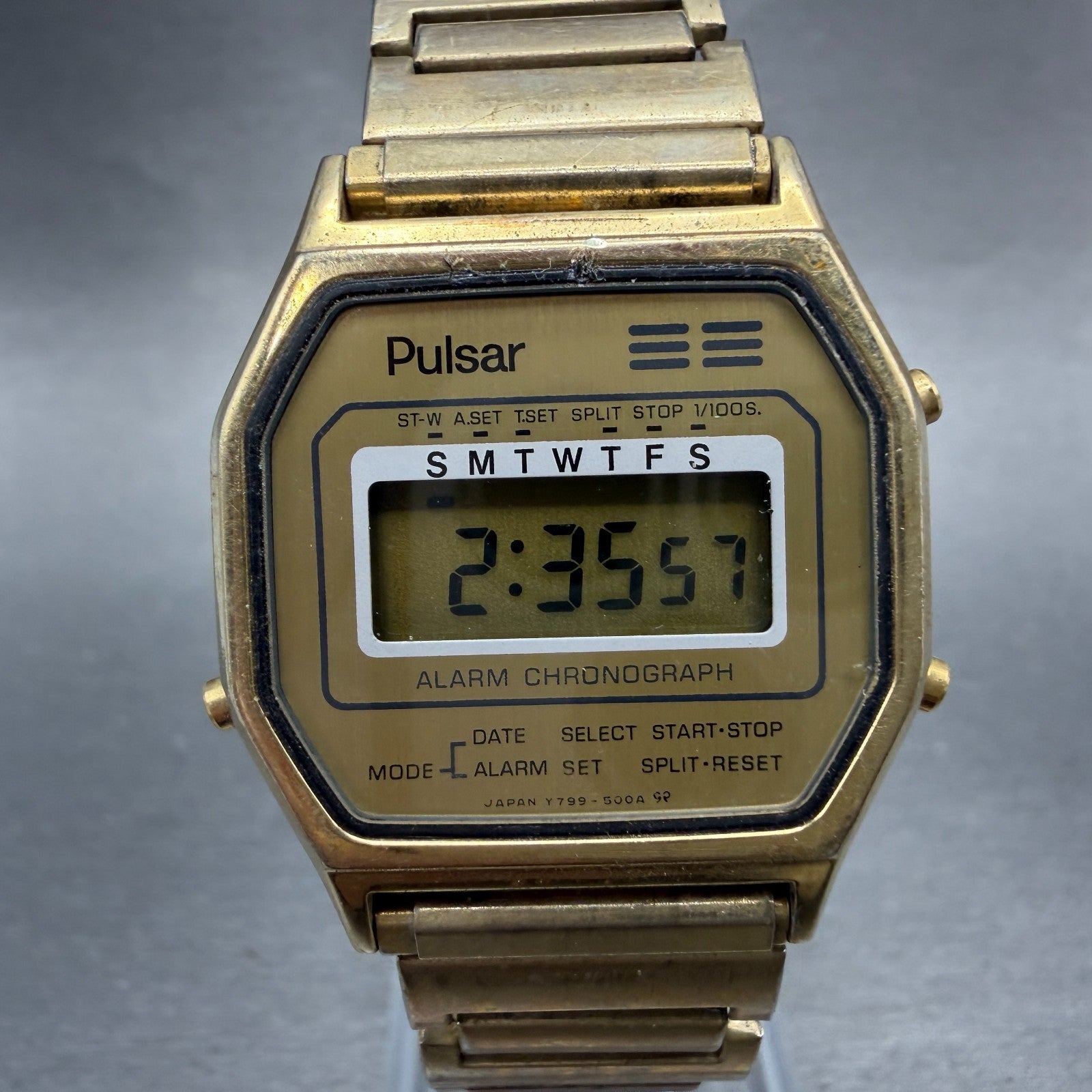 Pulsar Digital Watch Men 30mm LCD Gold Tone Alarm Chrono Daydate READ New Batt0