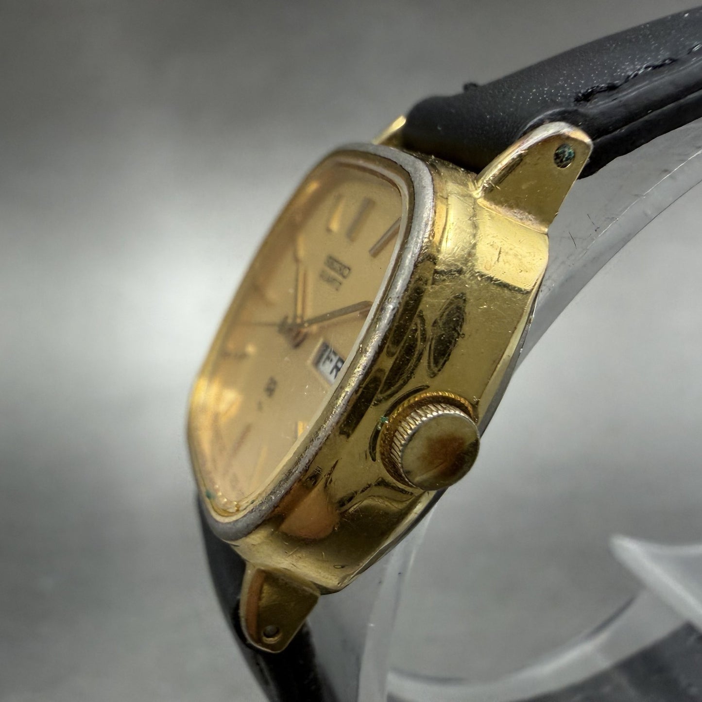 Seiko SQ Watch Women 21mm Champagne Dial Gold Tone Daydate 8523-5009 New Battery2