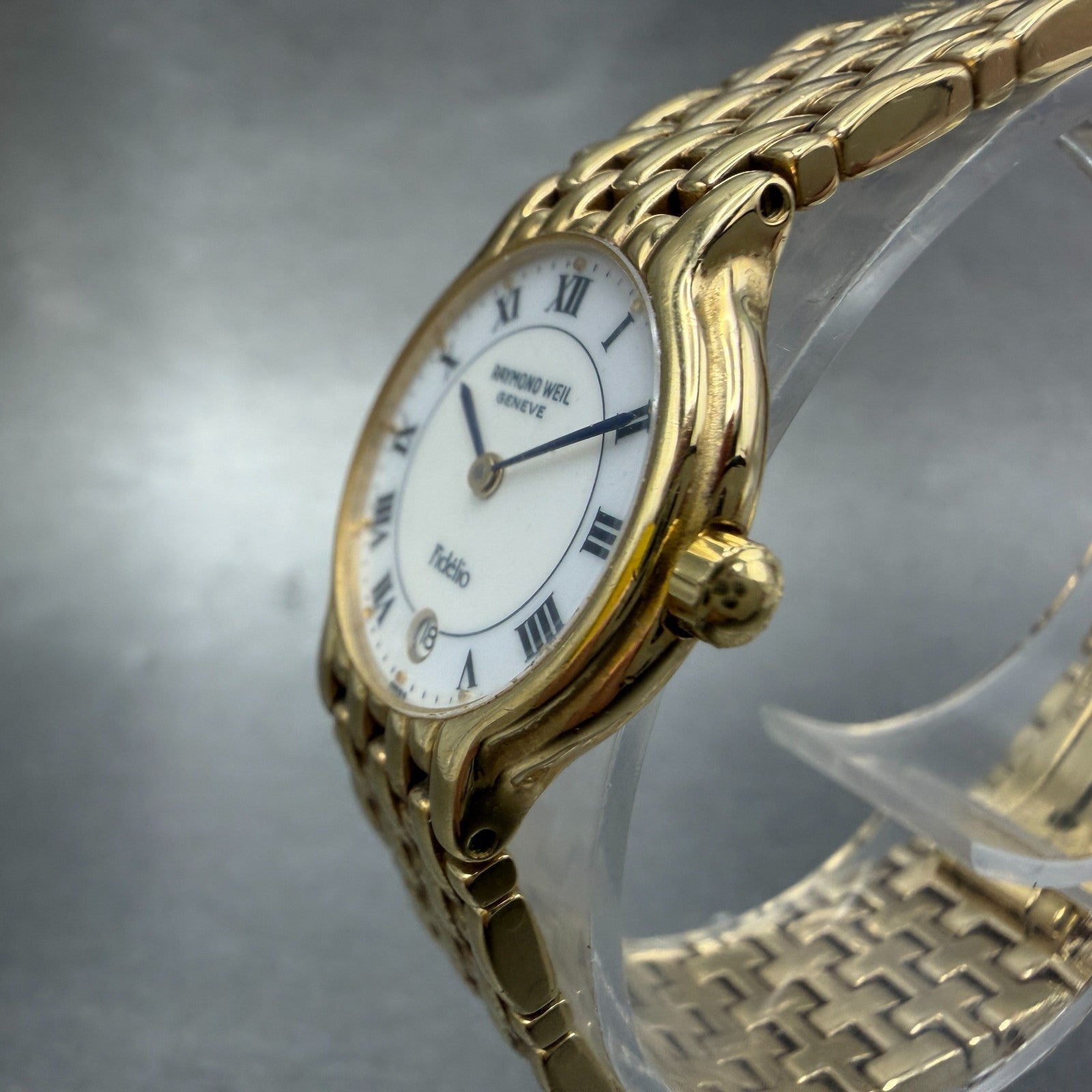 Raymond Weil Watch Women 24mm White Dial Gold Plated Date Round 4702 New Battery2