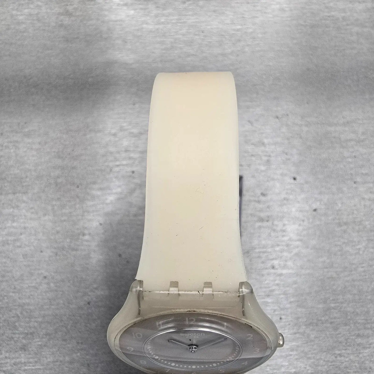 Swatch Skin IVORY SOFTNESS Watch Women Ivory Dial Ivory Tone SFF119 New Battery4