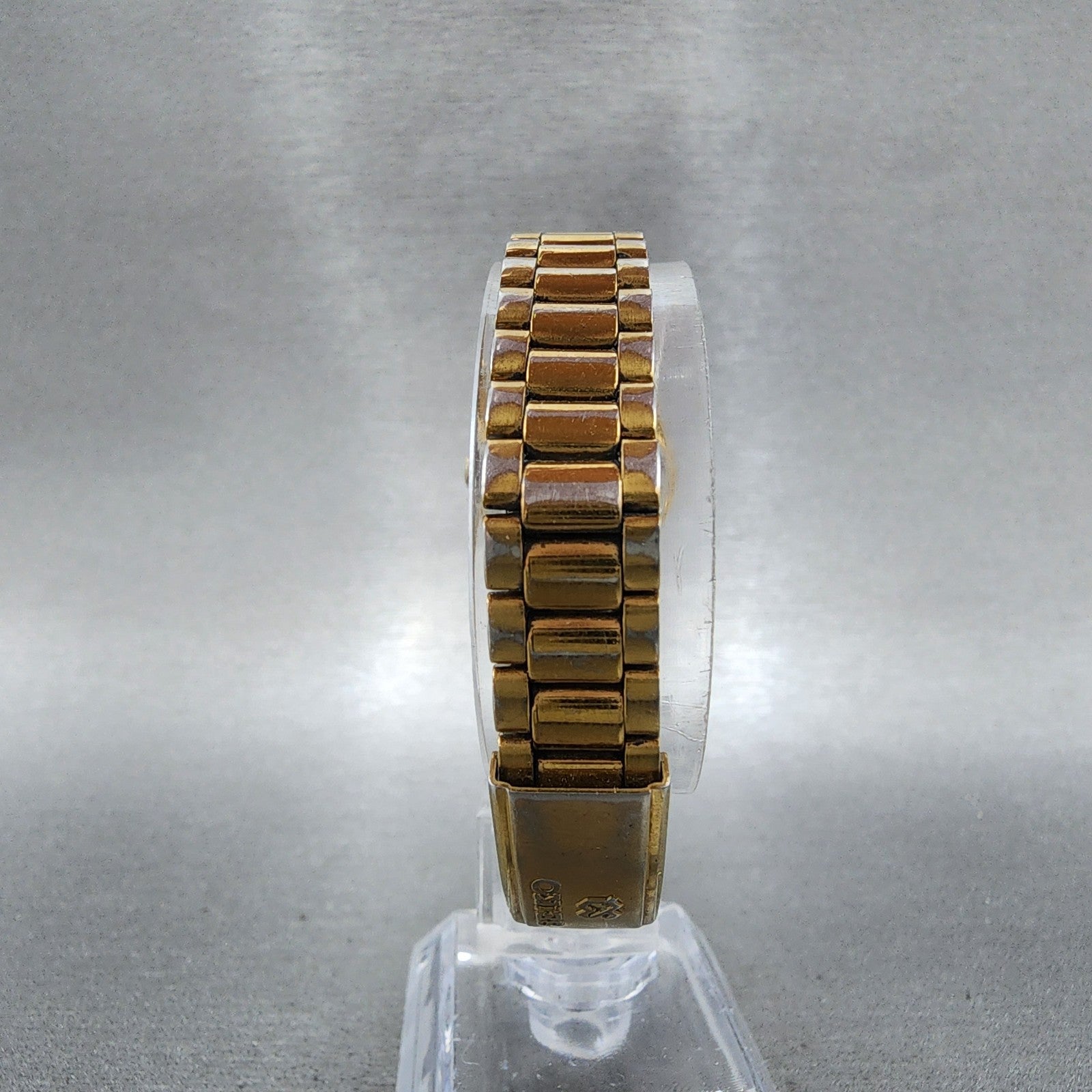 Seiko SQ Watch Women 24mm Gold Dial Gold Tone Daydate Round 3E230A60 NewBattery7
