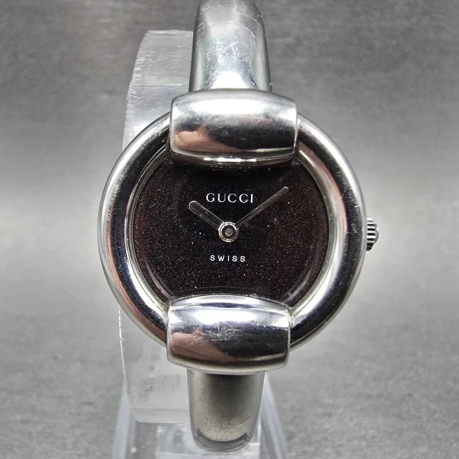 Gucci 1400L Watch Women 26mm Black Dial Silver Tone Round New Battery Swiss Made0