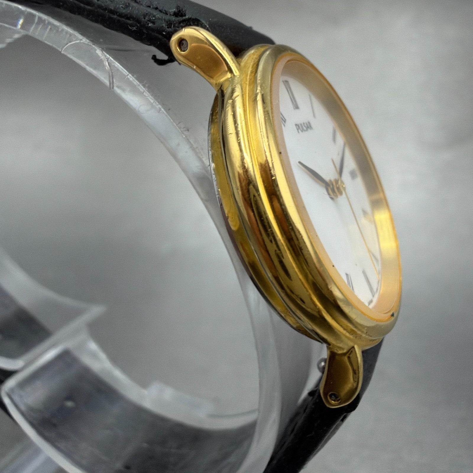 Seiko pulsar Watch Women 27mm White Dial Gold Tone Round V701-2A30 New Battery3