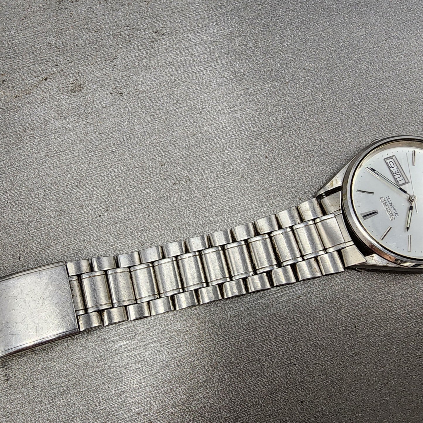 Seiko SQ Watch Men 34mm Silver Dial Silver Tone Daydate 81238009 PARTS7
