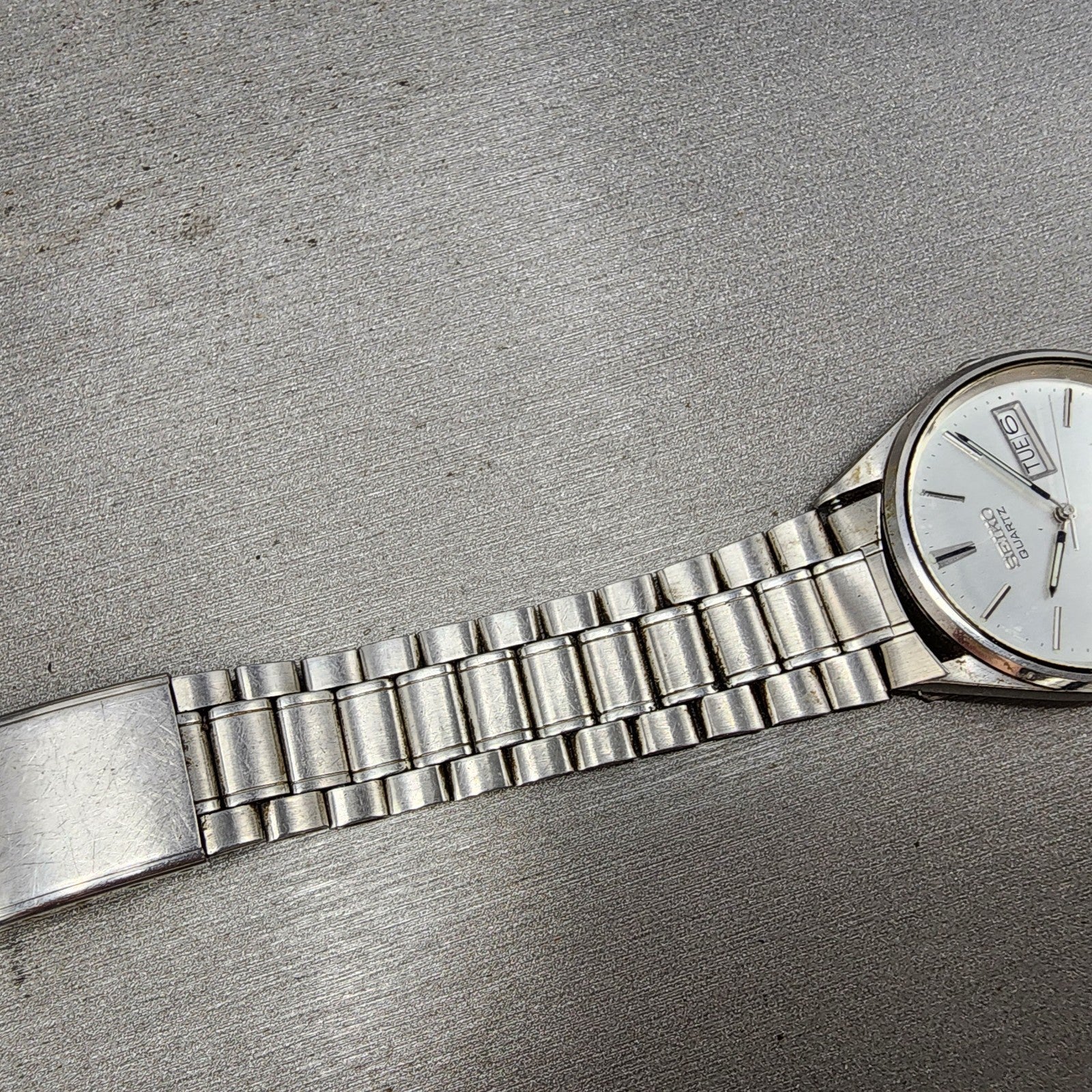 Seiko SQ Watch Men 34mm Silver Dial Silver Tone Daydate 81238009 PARTS7