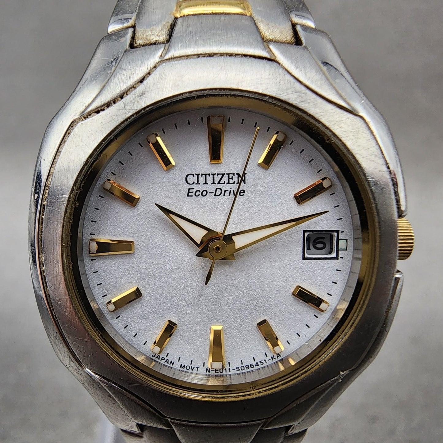 Citizen EcoDrive Watch Women 25mm White Dial Two Tone Date E011S049601 Run1