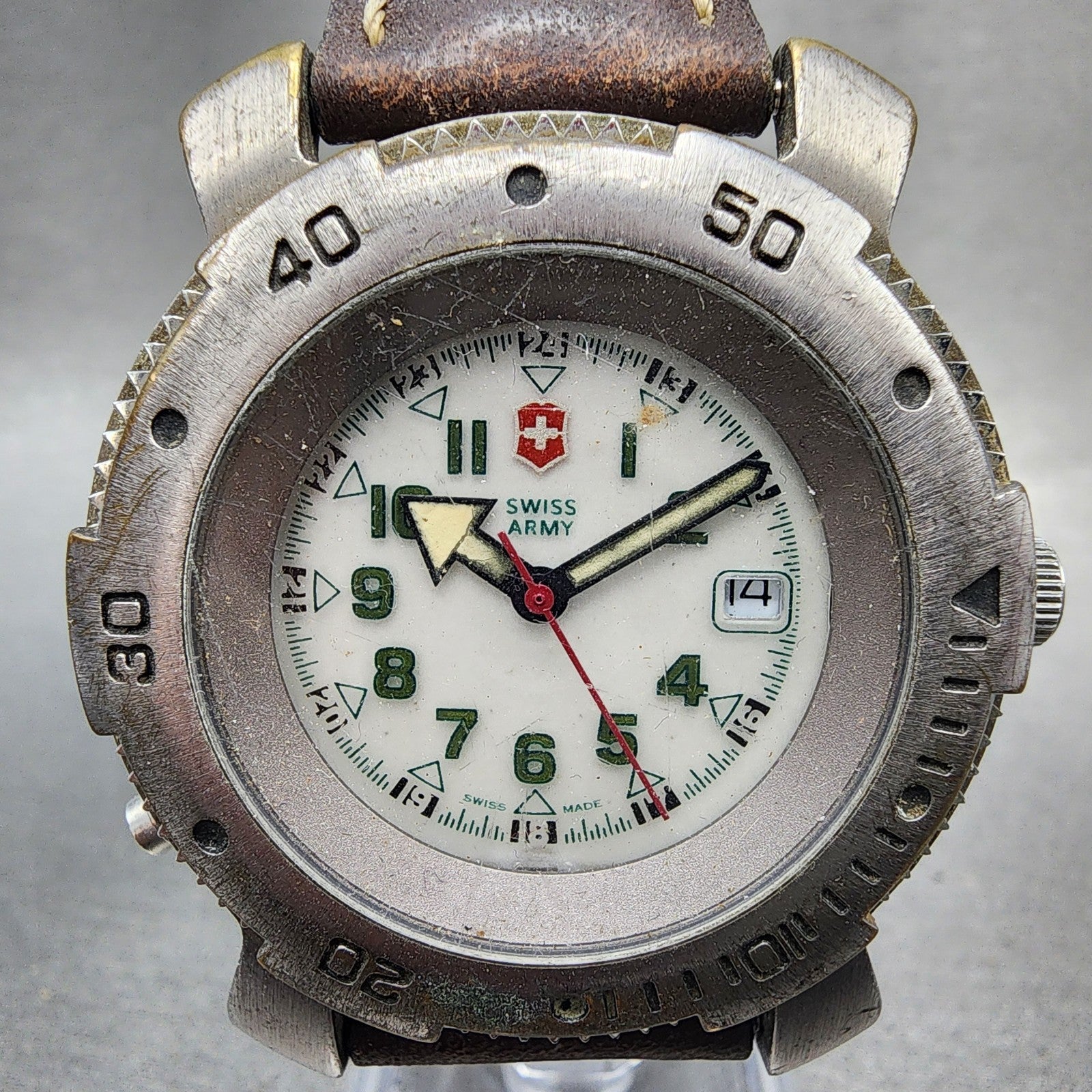 Victorinox Swiss Army Sportline Watch Men 40mm White Dial Silver Tone Date PARTS2