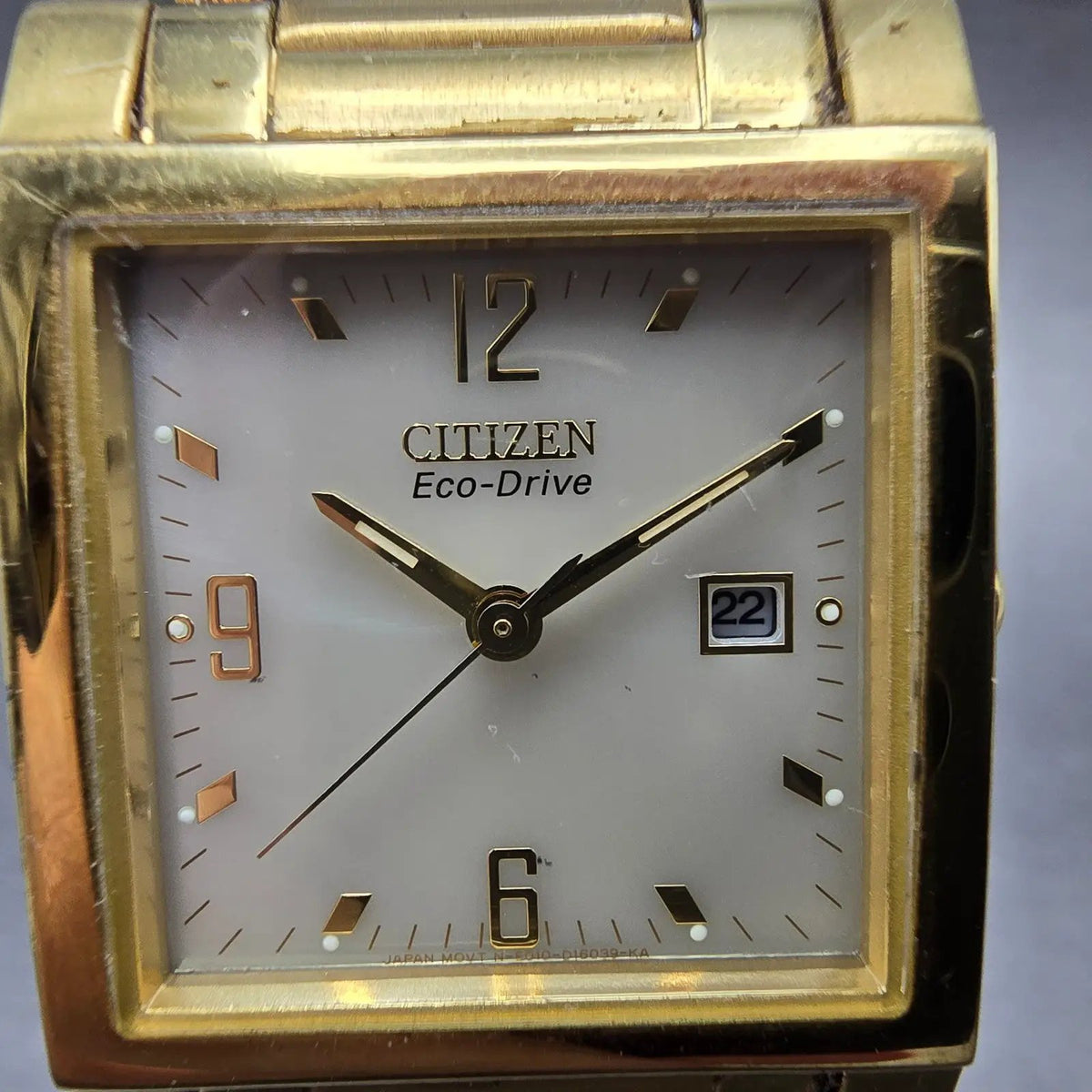 Citizen Eco-Drive Tank Watch Men 27mm White Dial Gold Date E010-S95986 Runs JP1
