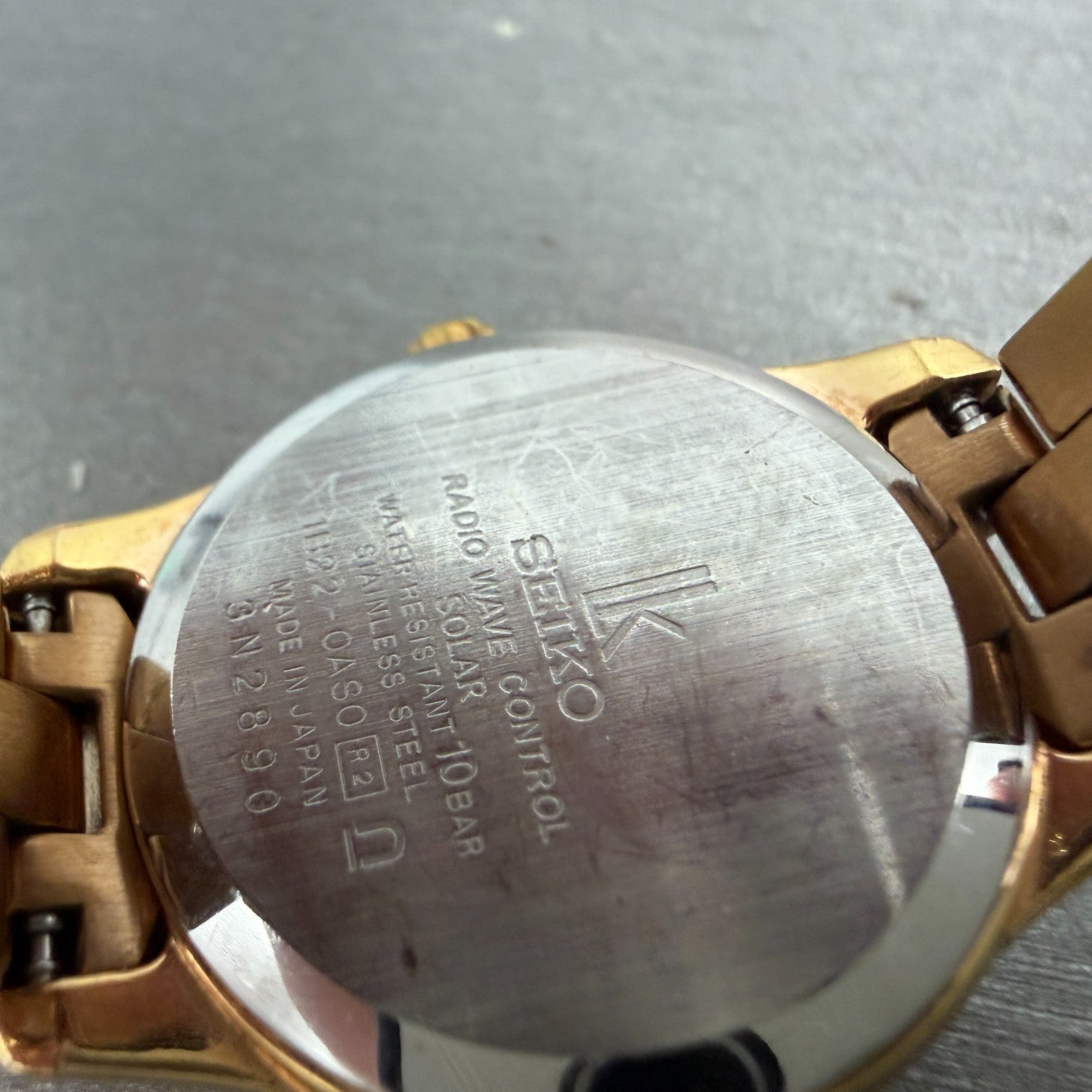 Seiko Lukia Solar Watch Women 27mm White Dial  Rose Gold Date 1B22-0AS0 Runs9