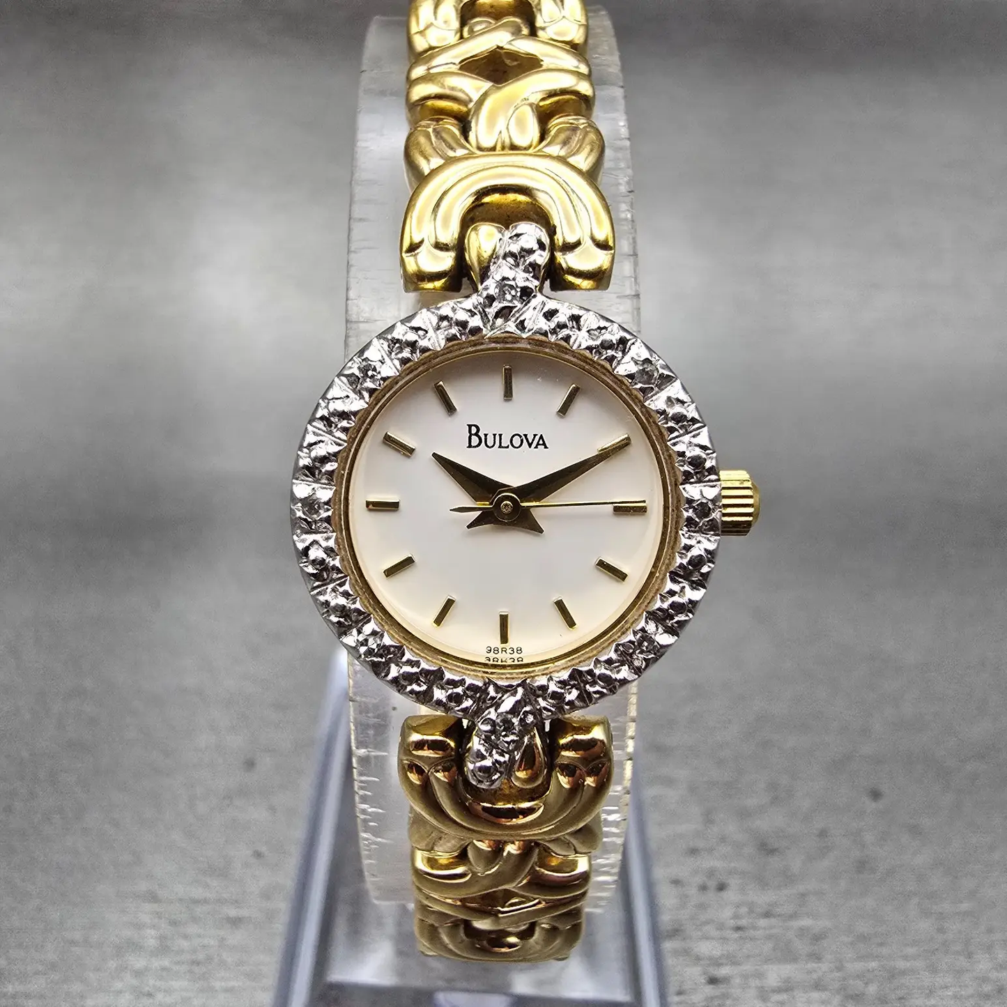 Bulova Watch Women 19mm White Dial Gold Tone Diamond Round 98R38 New Battery0