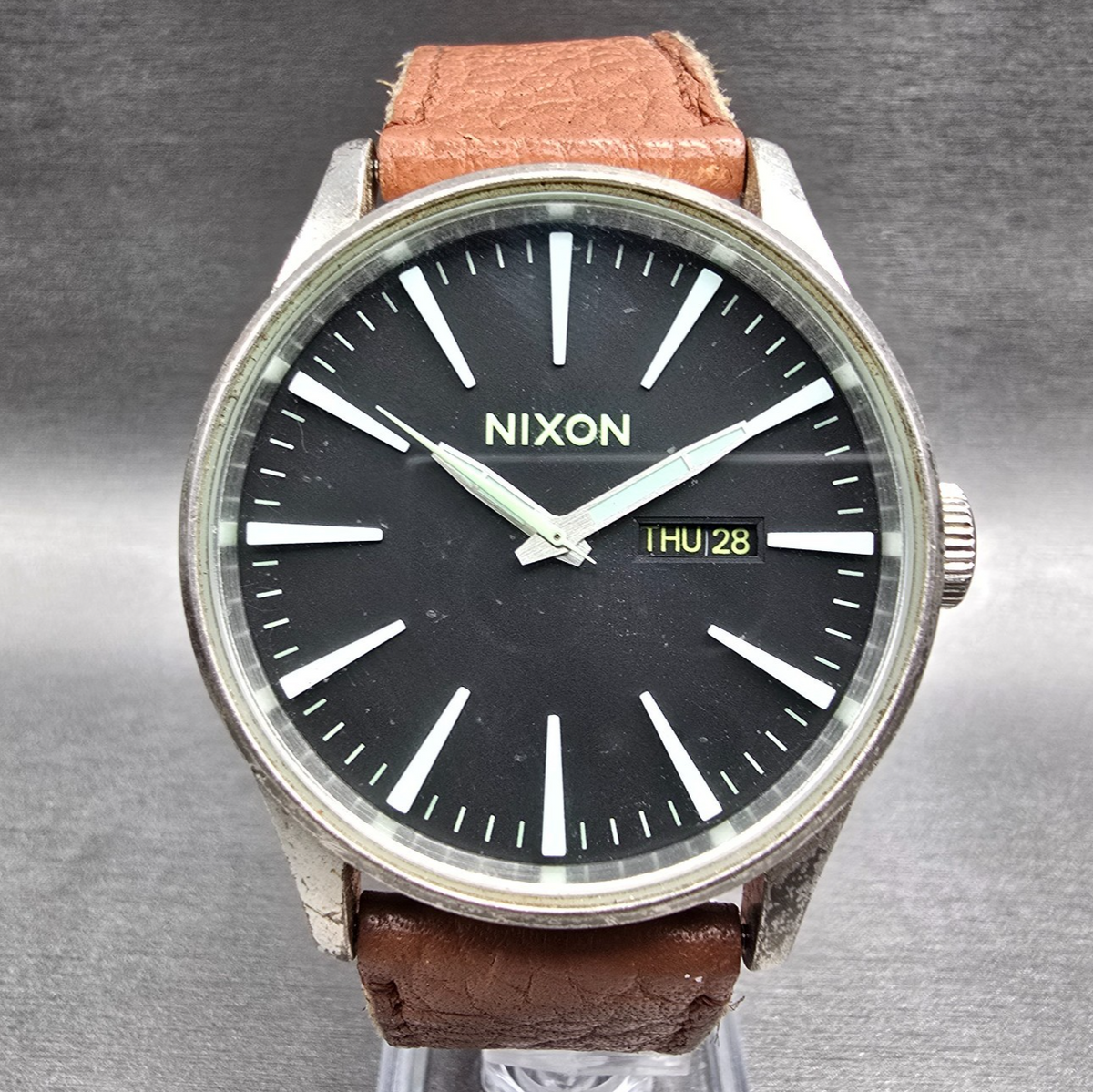 Nixon Sentry Watch Men 42mm Black Dial Silver Tone Daydate Round New Battery0