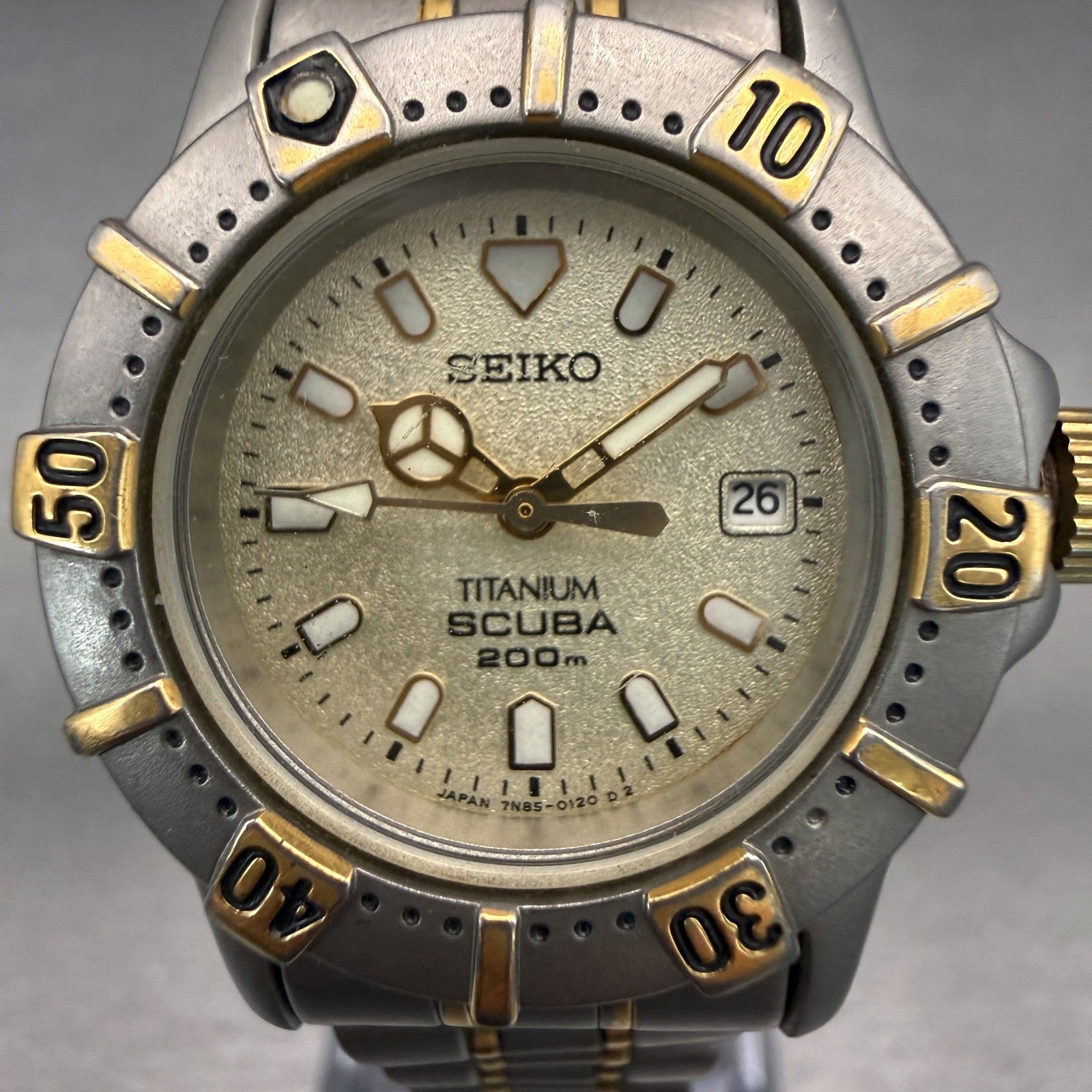Seiko Scuba Dive Watch Women 29mm Champagne Dial Two Tone Date Round 7N85-01101