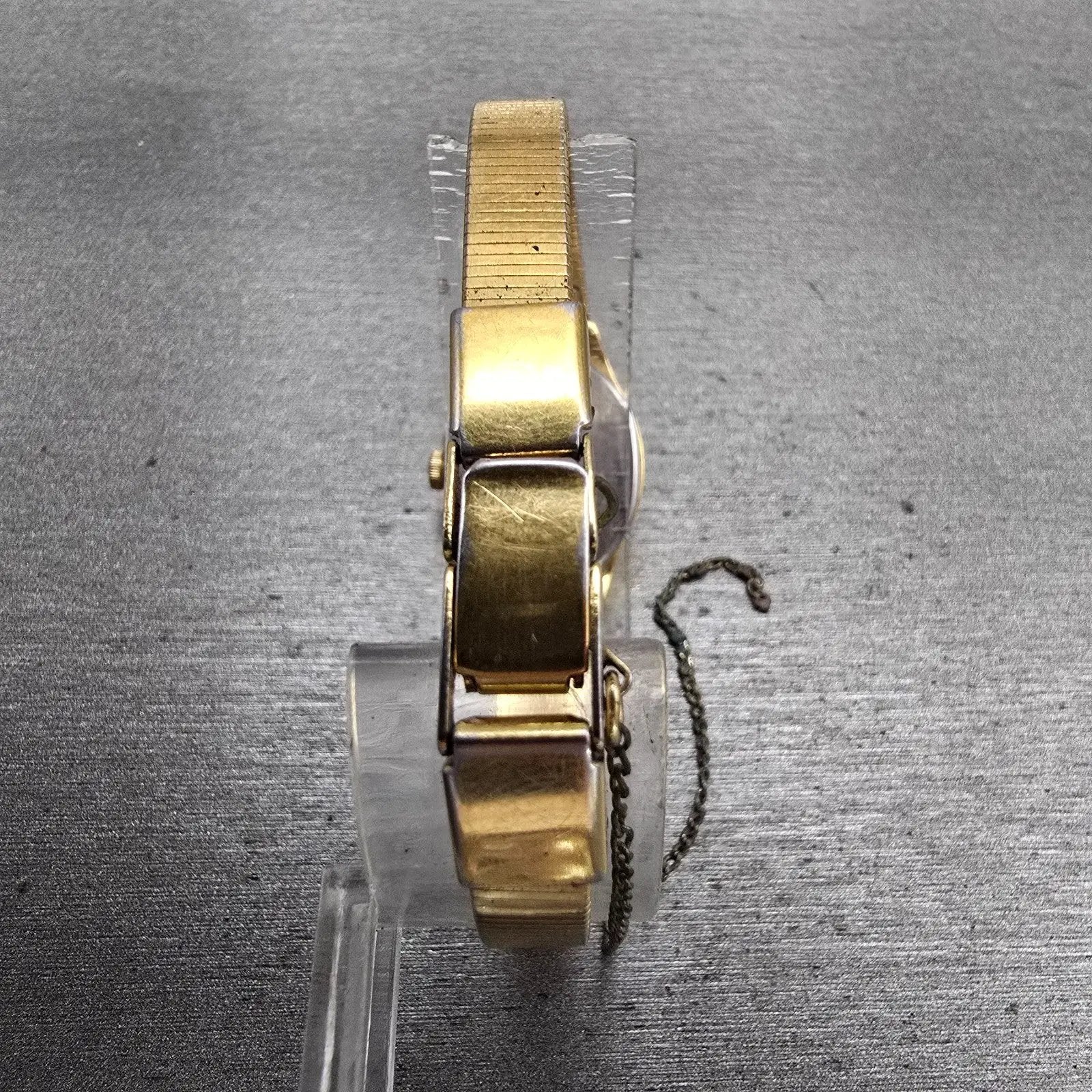 Seiko Watch Women 17mm Gold Dial Gold Tone Oval 7320-0209 New Battery Vintage G7