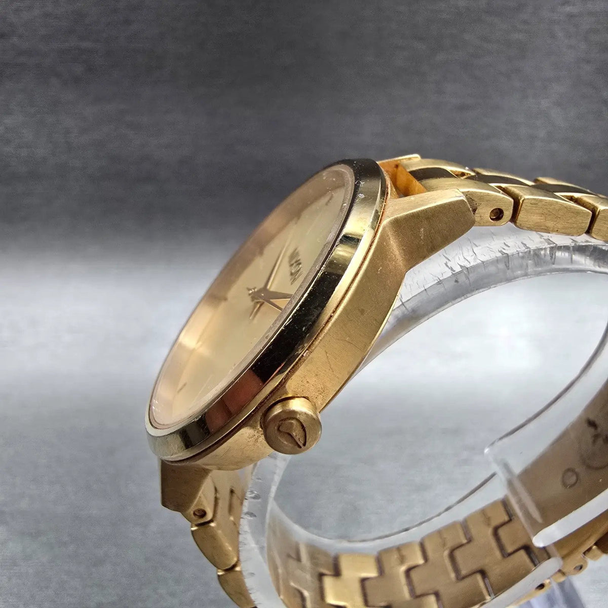 Nixon Kensington Watch Women 32mm Champagne Dial Gold Tone Round New Battery2