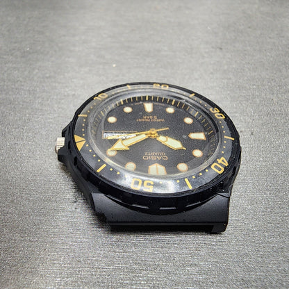 Casio MRW81 Dive Watch Men 37mm Black Dial Black Tone Daydate Round NOS New Bat5