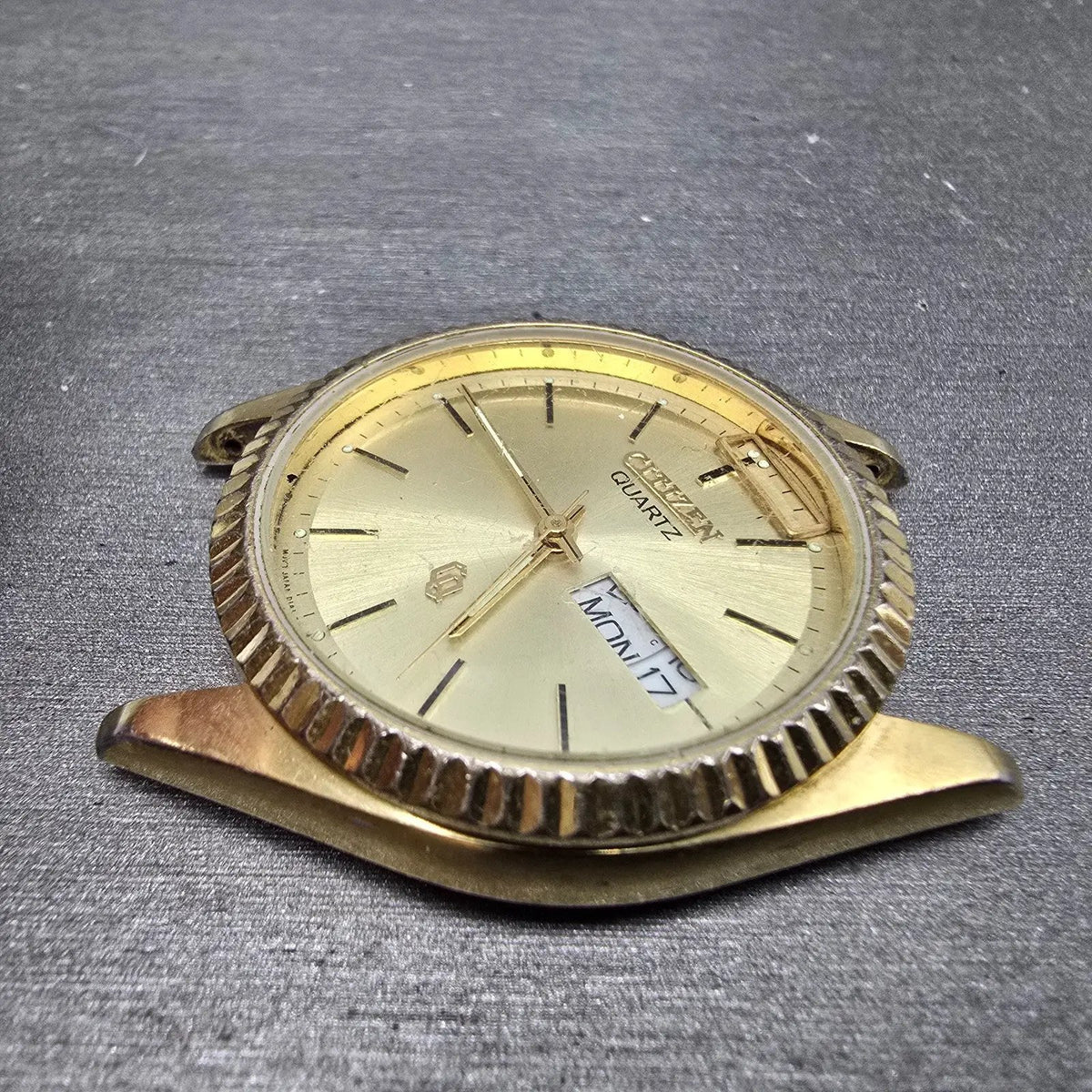 Citizen CQ Watch Men 35mm Champagne Dial Gold Daydate 3801-289471 PARTS4