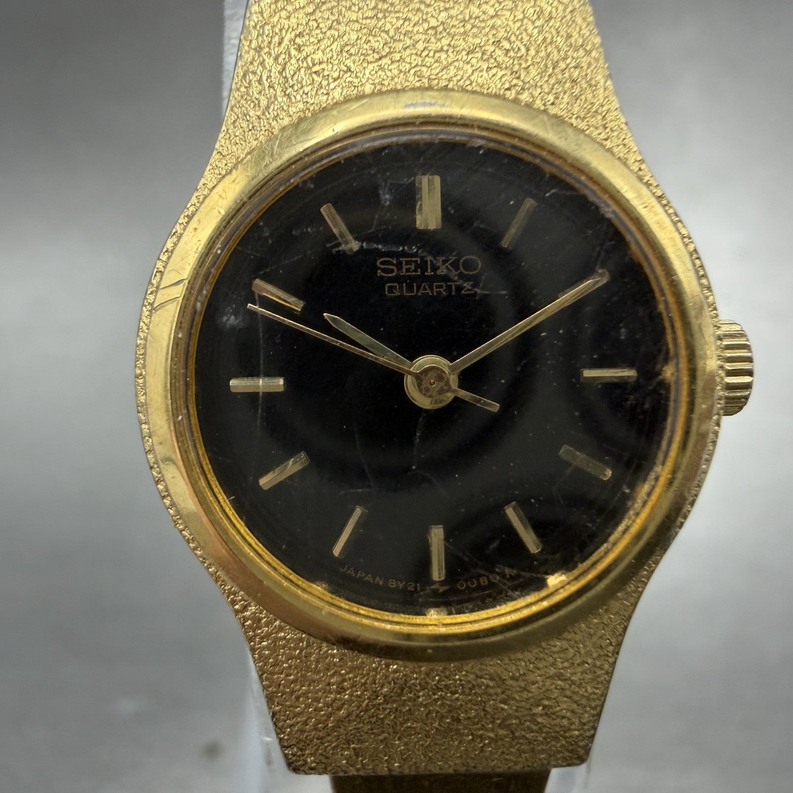 Seiko Watch Women 20mm Black Dial Gold Tone Round Vintage 8Y21-0020 New Battery1