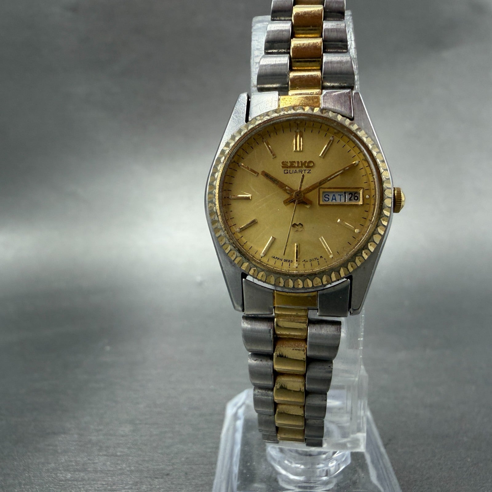 Seiko SQ Watch Women 24mm Gold Dial Two Tone Daydate Round 3E23-0A60 New Batt QP5