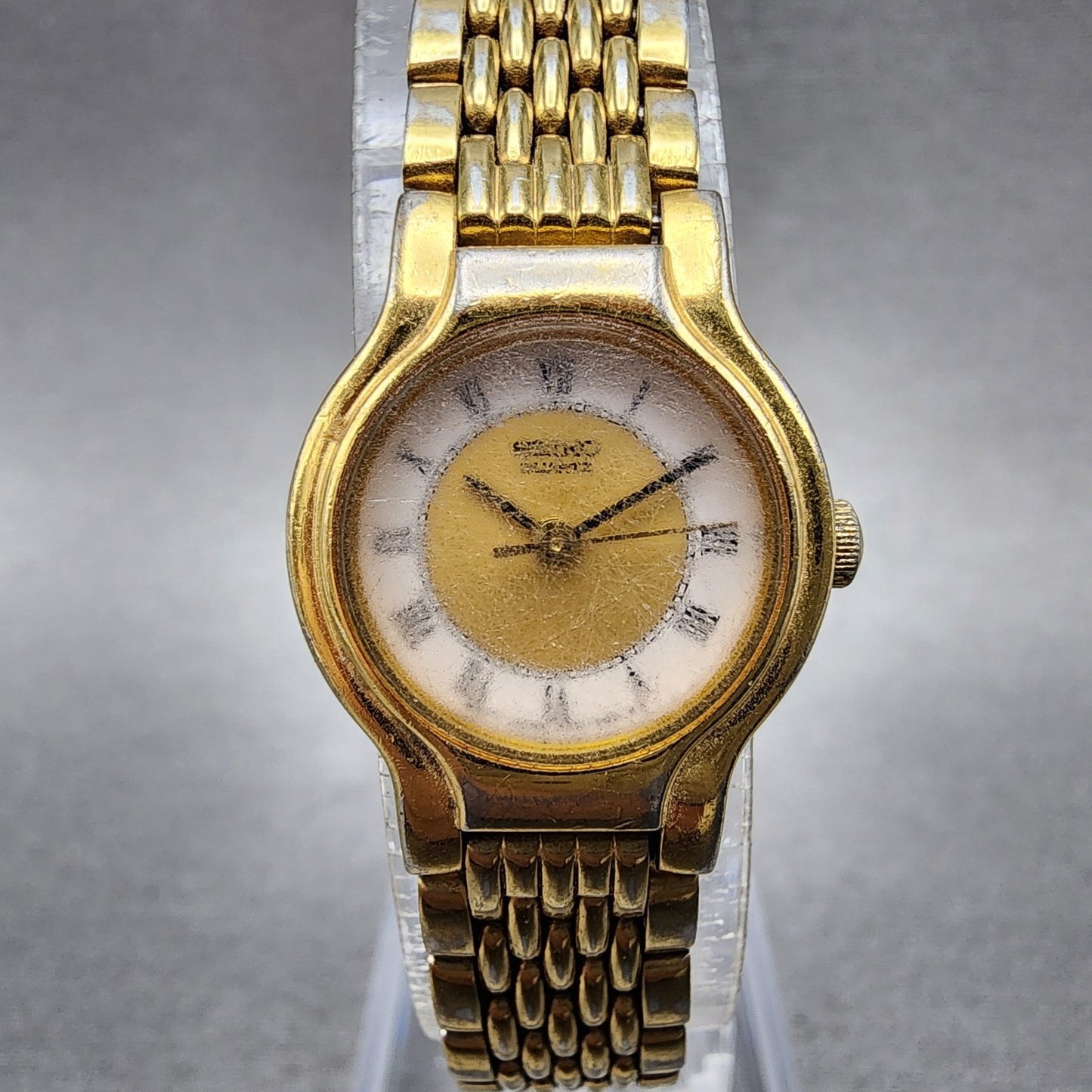 Seiko Watch Women 19mm White Dial Gold Tone Round V4010289 New Battery0