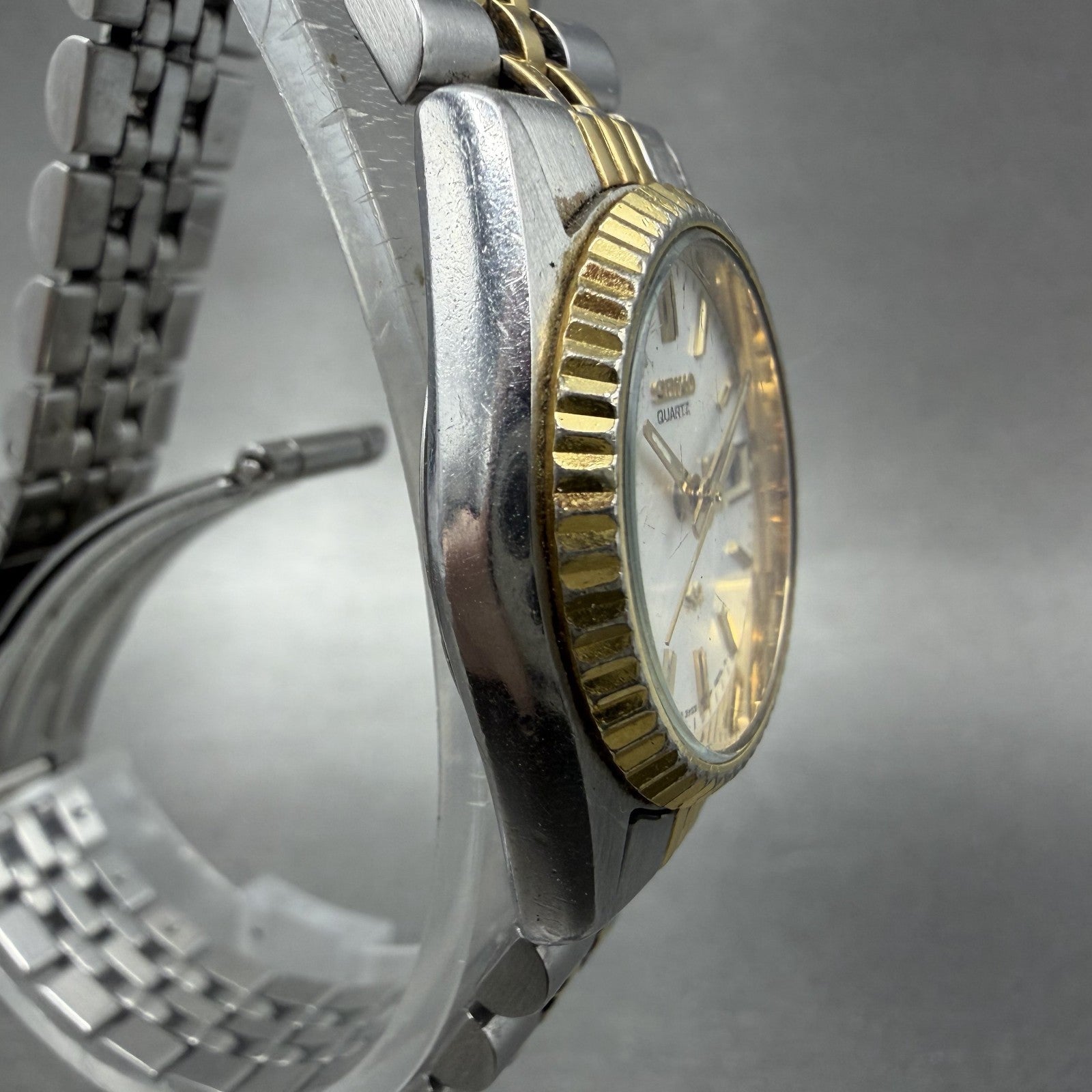 Seiko SQ Watch Women 24mm White Dial Two Tone Daydate 3y030169 New Battery iw203