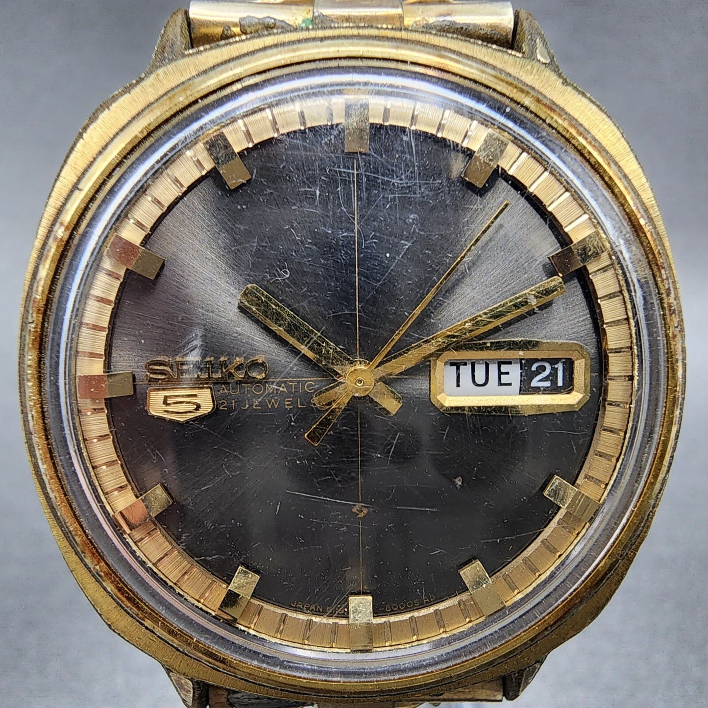 VTG Seiko 5 Watch Men 36mm Black Dial Gold Tone Daydate Round 61196000 Runs1