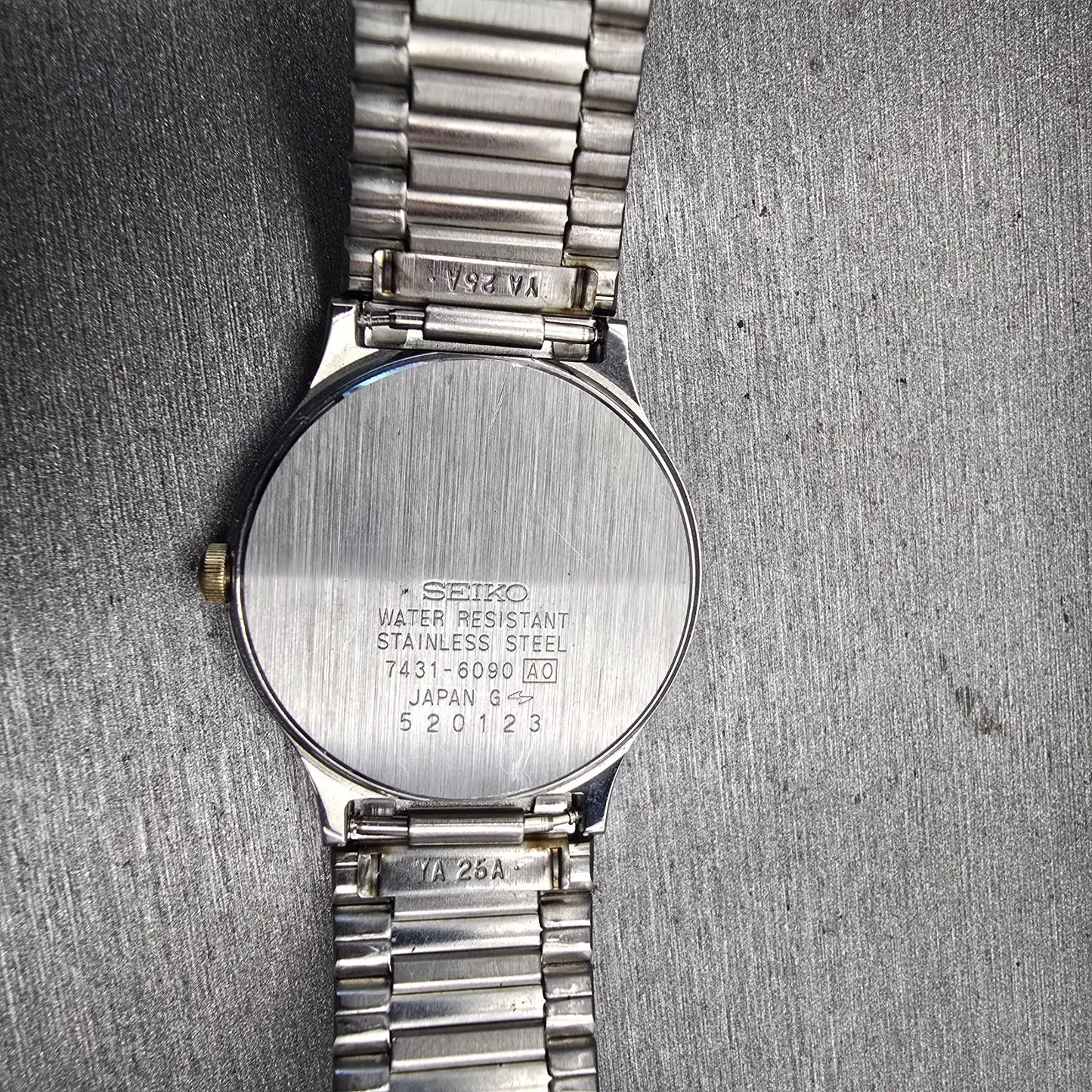 Seiko Watch Women 28mm Champagne Dial Silver Tone Round 7431-6090 New Battery10