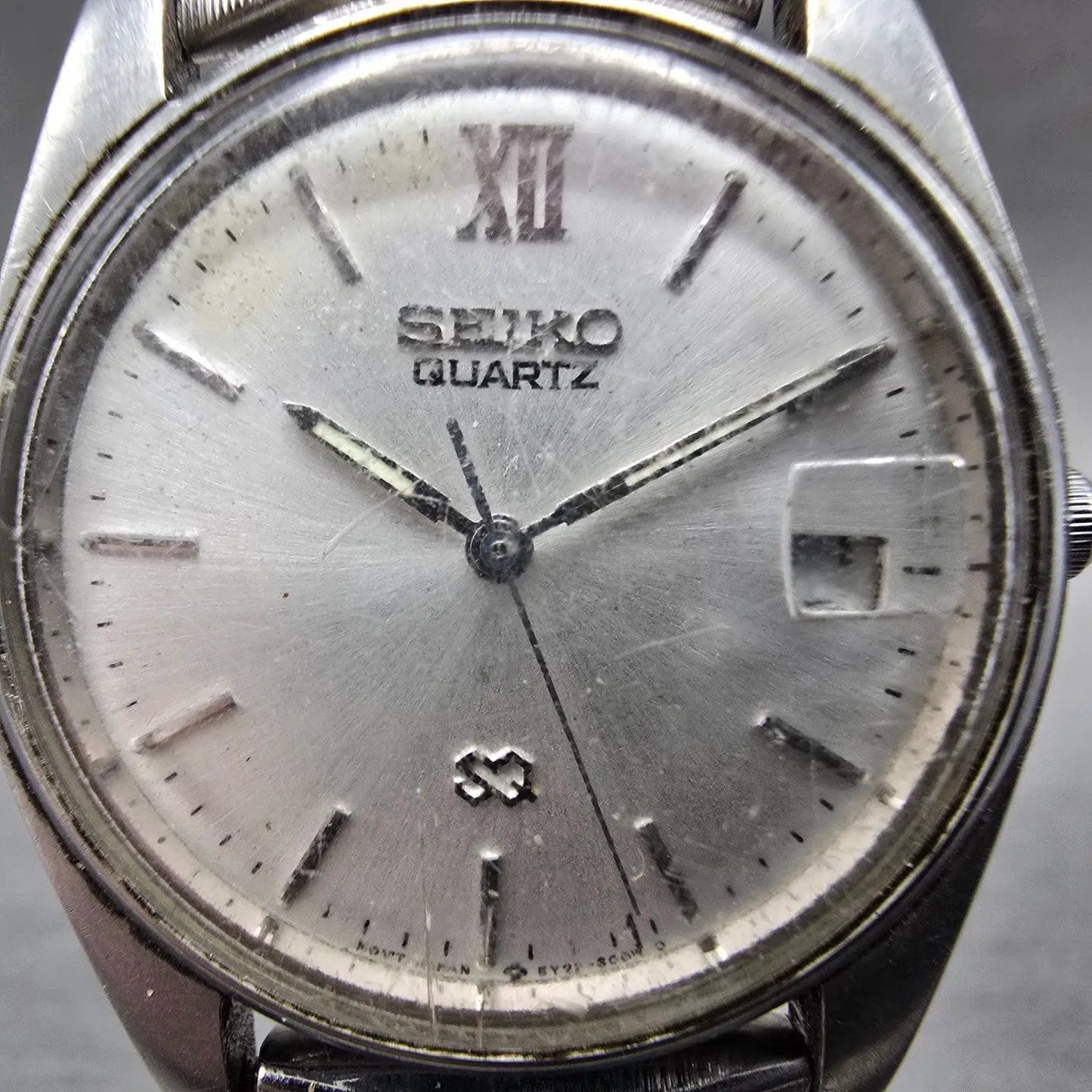 Seiko SQ Watch Men 33mm Silver Dial Silver Tone Date Round 5Y22-6000 PARTS2