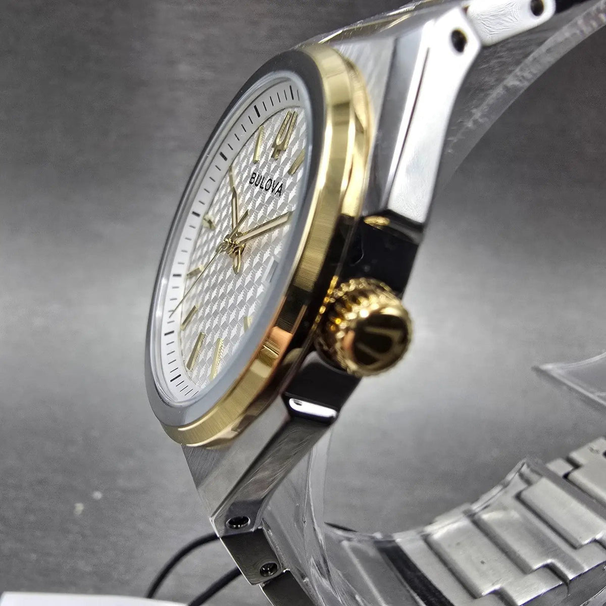 Bulova Watch Women 30mm White Dial Two Tone Date Round 98L323 New Battery 1235