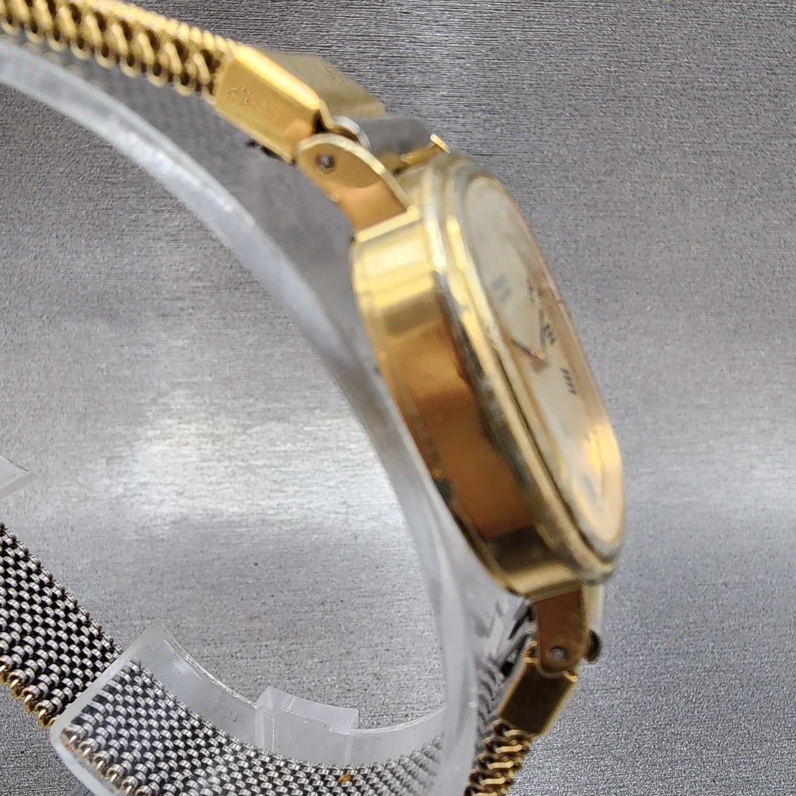 Seiko Watch Women 21mm Champagne Dial Gold Tone Oval 165960 New Battery3