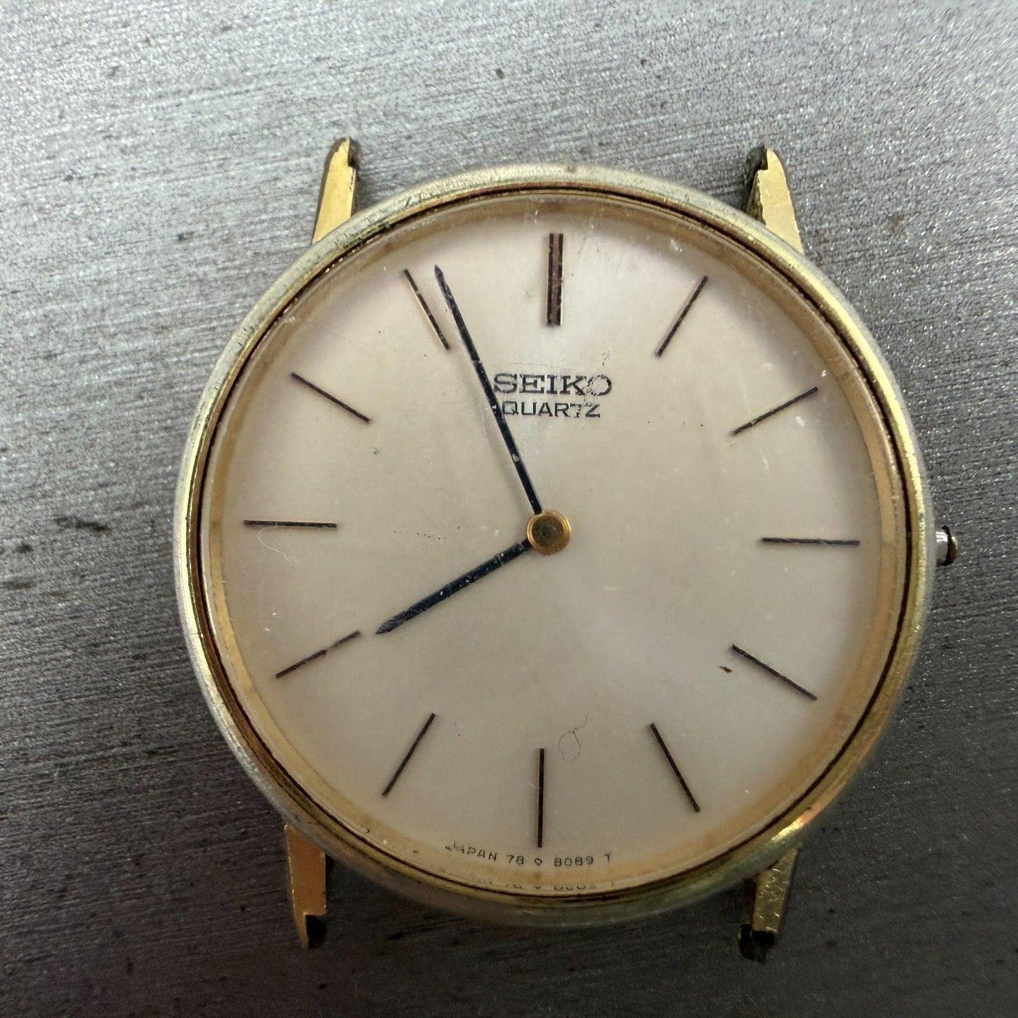 Seiko Watch Men 32mm White Dial Gold Tone Round HAS NO CROWN!!!! 7800-8049 PARTS2