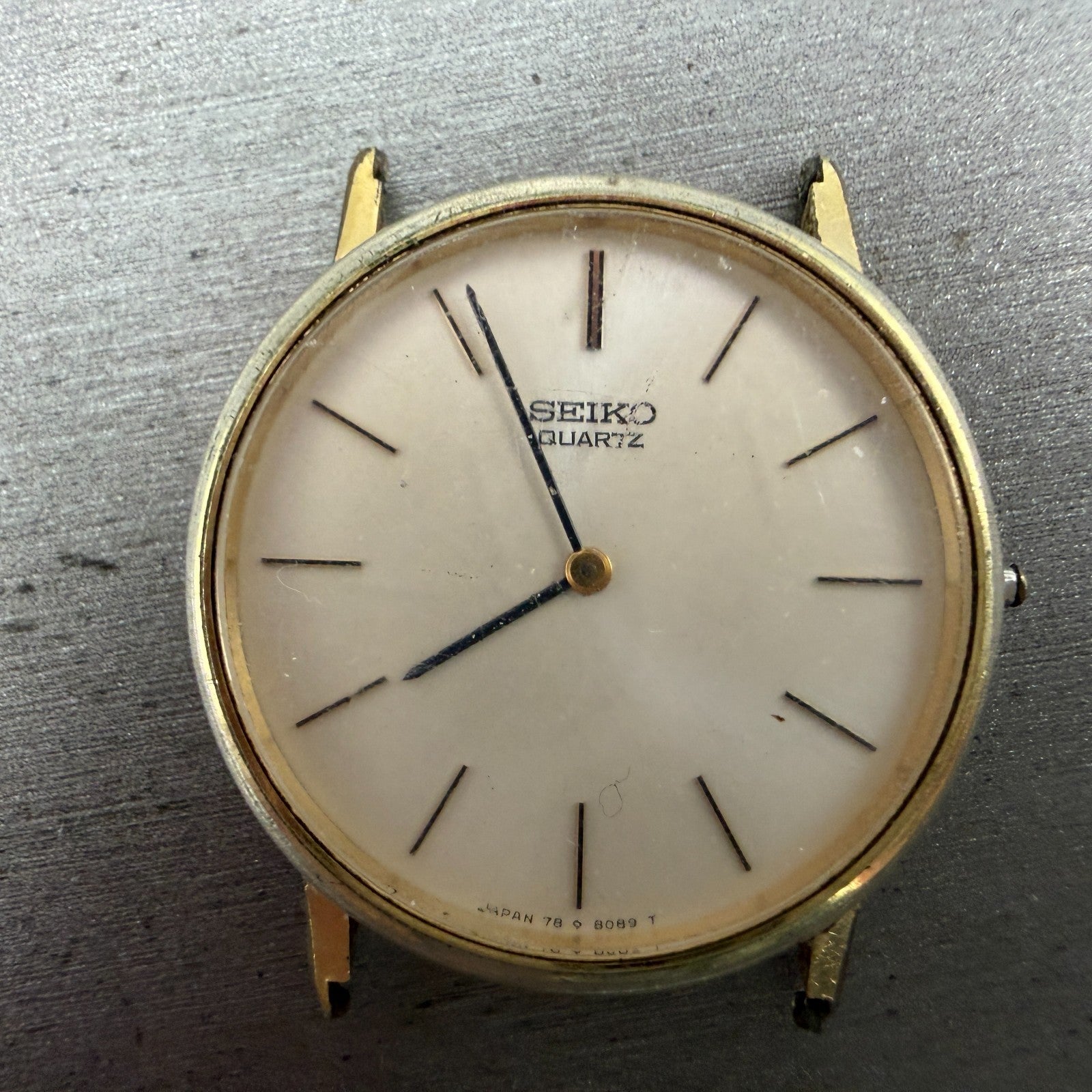 Seiko Watch Men 32mm White Dial Gold Tone Round HAS NO CROWN!!!! 7800-8049 PARTS2