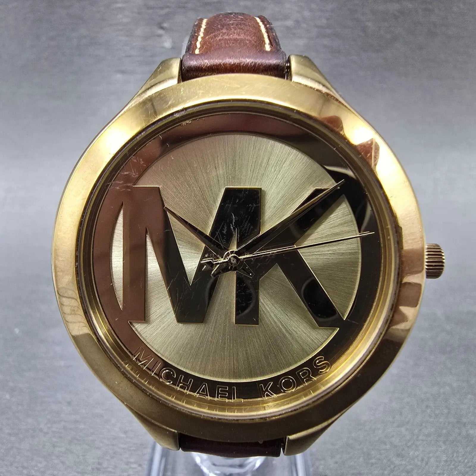 Michael Kors Runway Watch Women 42mm Champagne Dial Gold Tone MK-2326 New Batt H2