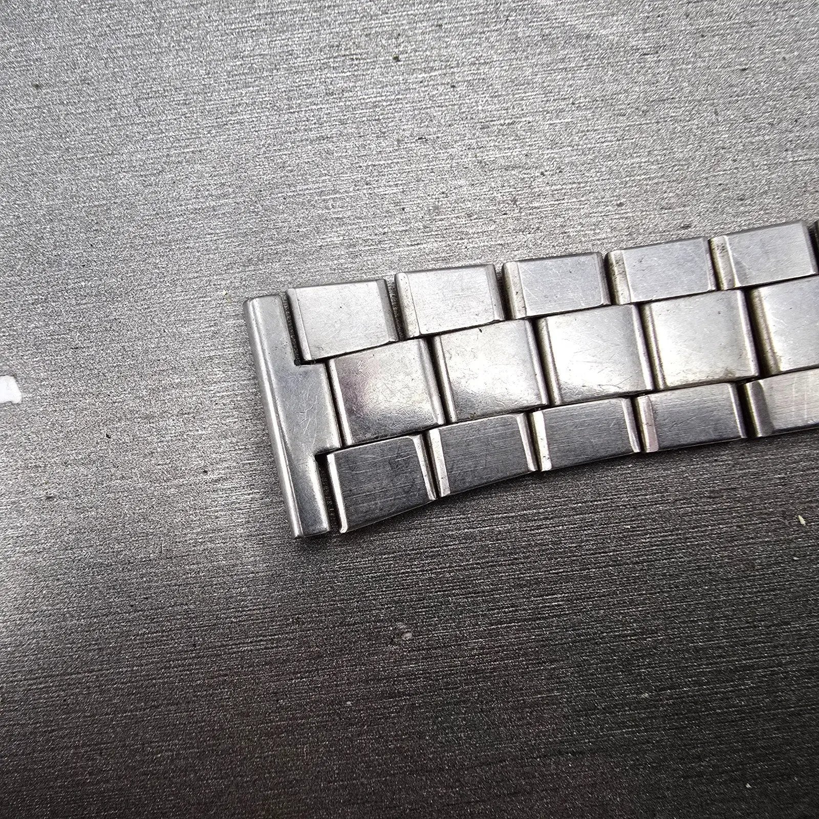 Seiko SQ Bracelet 19mm Stainless Steel Silver Tone Tri Folding Clasp VTG 111S12