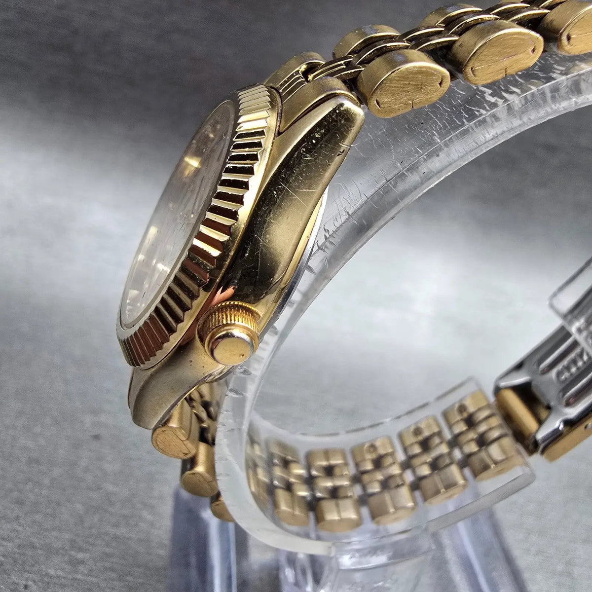 Citizen CQ Watch Women 25mm MOP Dial Gold Tone Daydate 1012-R15101 New Battery 62